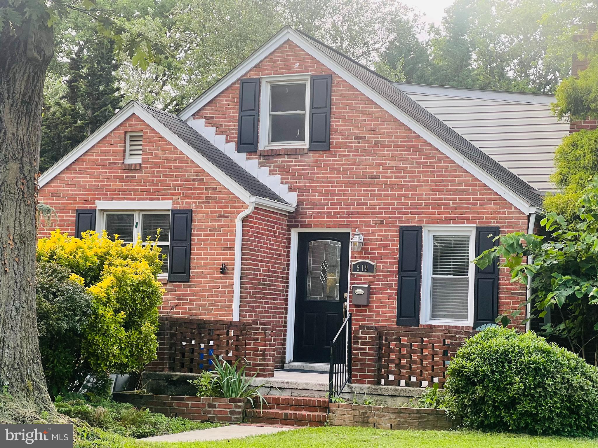 📍 New Price, Unbeatable Location, Move-In Ready! Don’t miss your chance – schedule a tour today.
This beautifully maintained 2,495 sq ft home sits in one of Frederick’s most desirable neighborhoods. Featuring a modern kitchen, updated bathrooms, spacious bedrooms, and a versatile walkout basement perfect for a home office, rec room, or guest suite. Step outside to your private backyard retreat, ideal for BBQs, gardening, or simply unwinding.
Enjoy a peaceful, no-HOA community just minutes from downtown Frederick, parks, shopping, and major commuter routes.