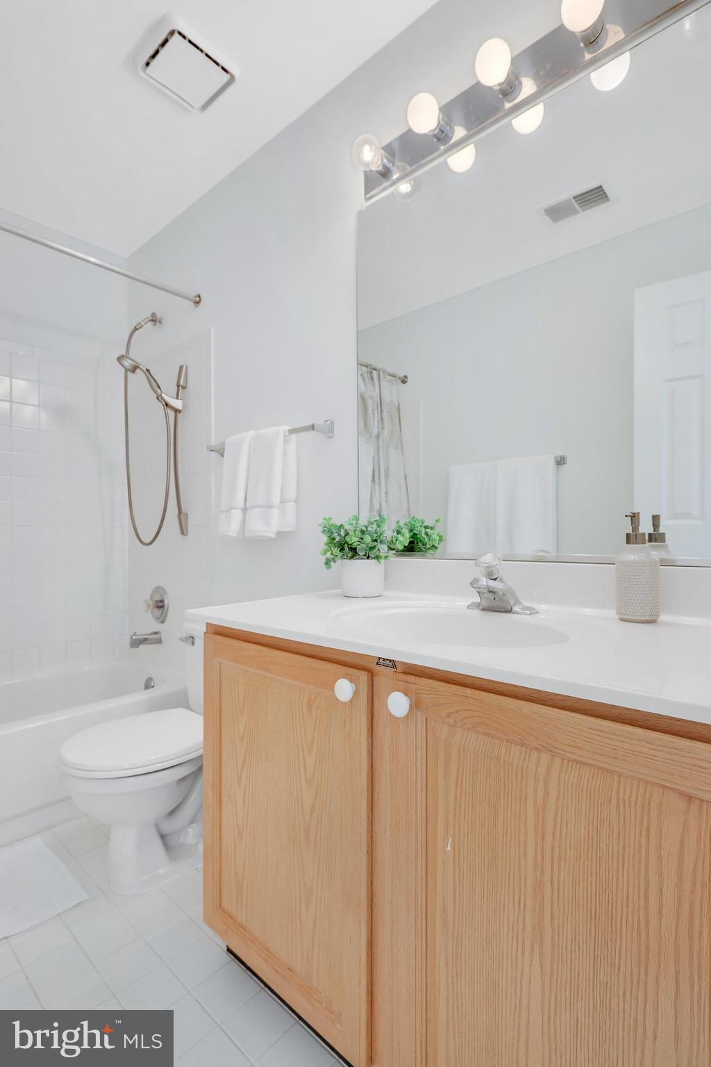 CINNAMON OAKS - Residential