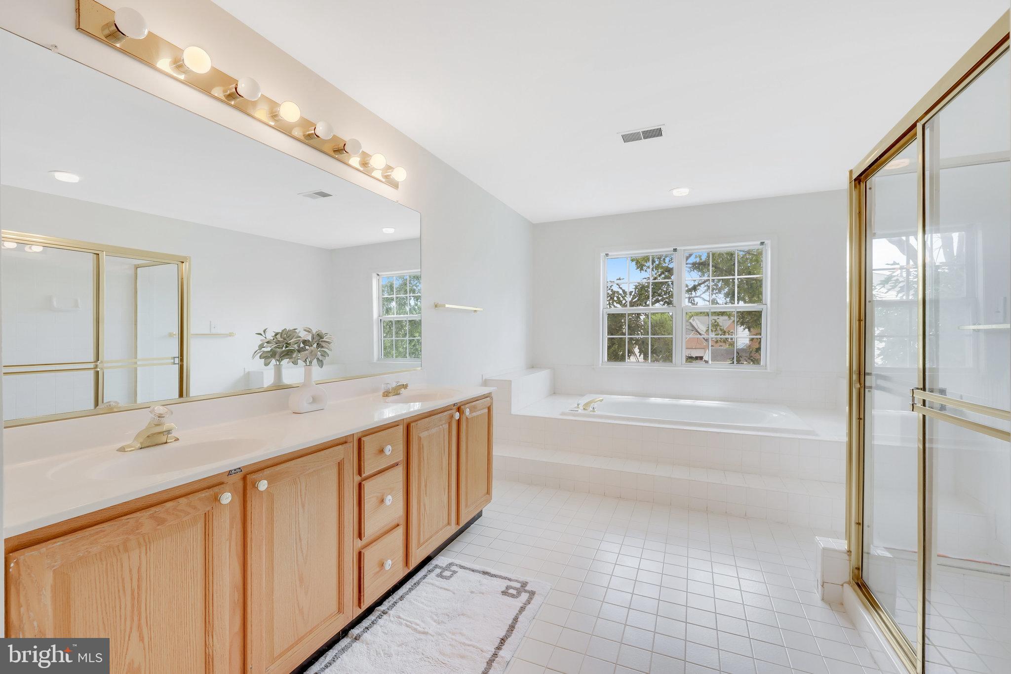 CINNAMON OAKS - Residential