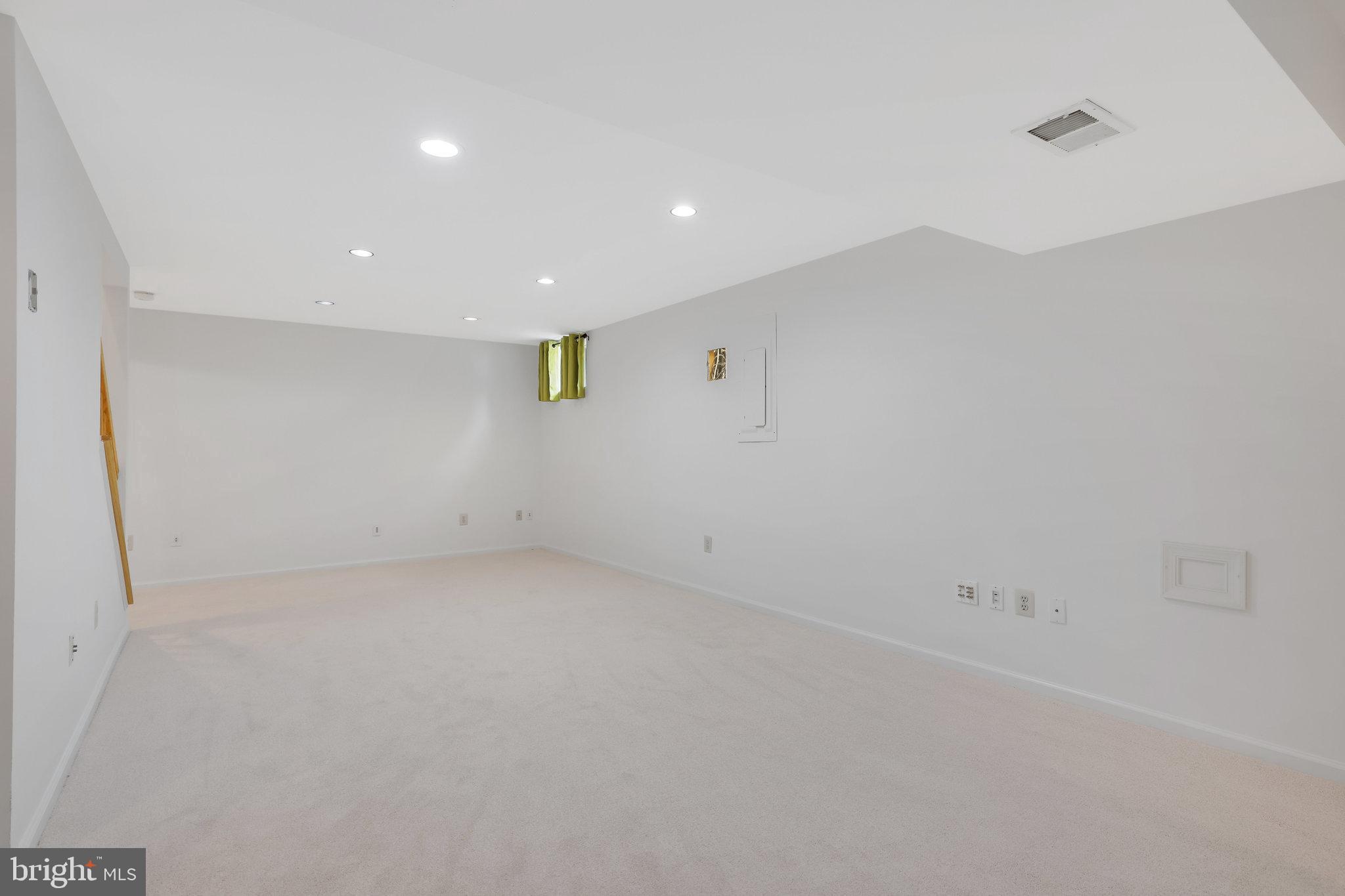 CINNAMON OAKS - Residential