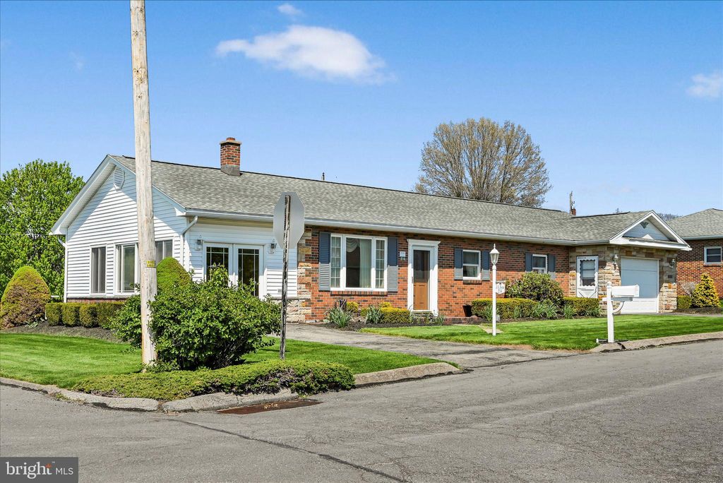 Photo of 214 W Maple Street, VALLEY VIEW, PA 17983 (MLS # PASK2026700)