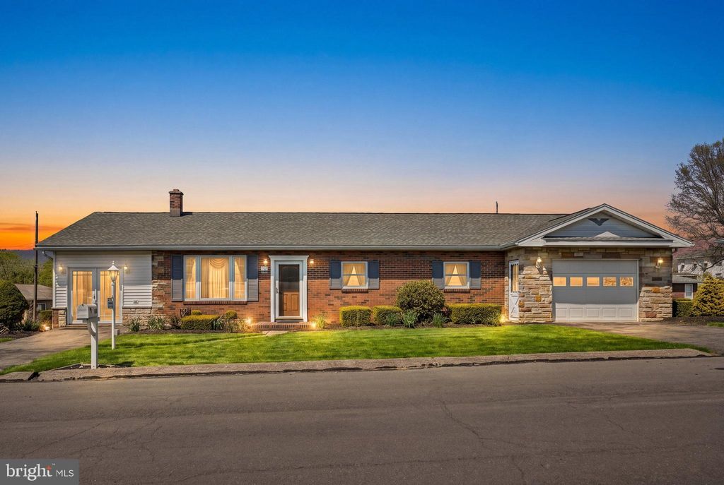 Photo of 214 W Maple Street, VALLEY VIEW, PA 17983 (MLS # PASK2026700)