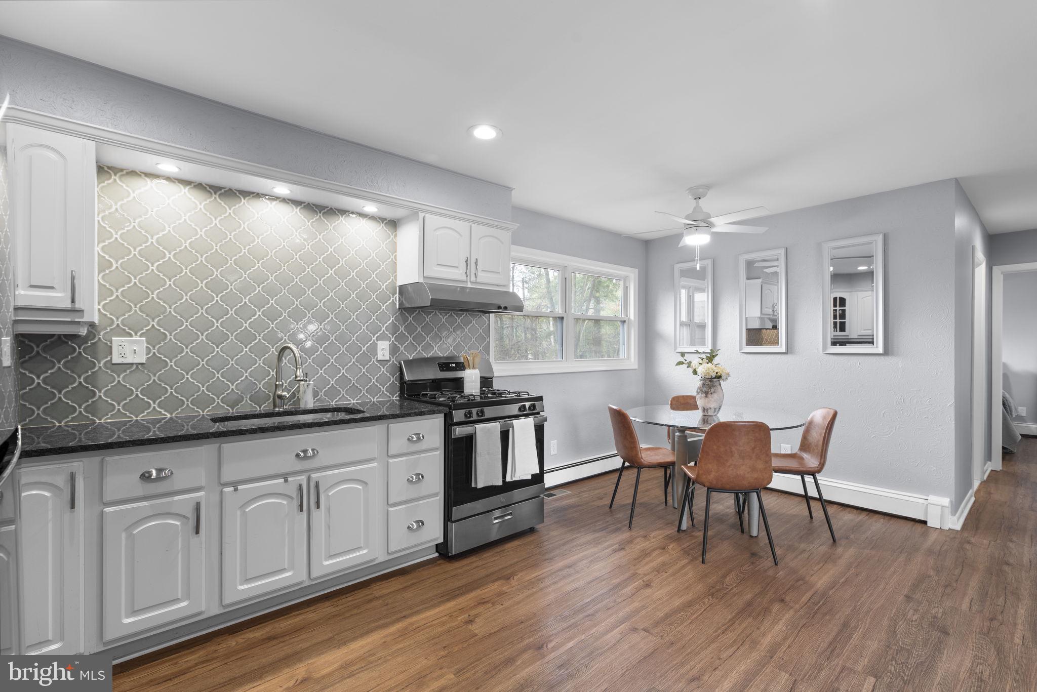 FONT HILL MANOR - Residential