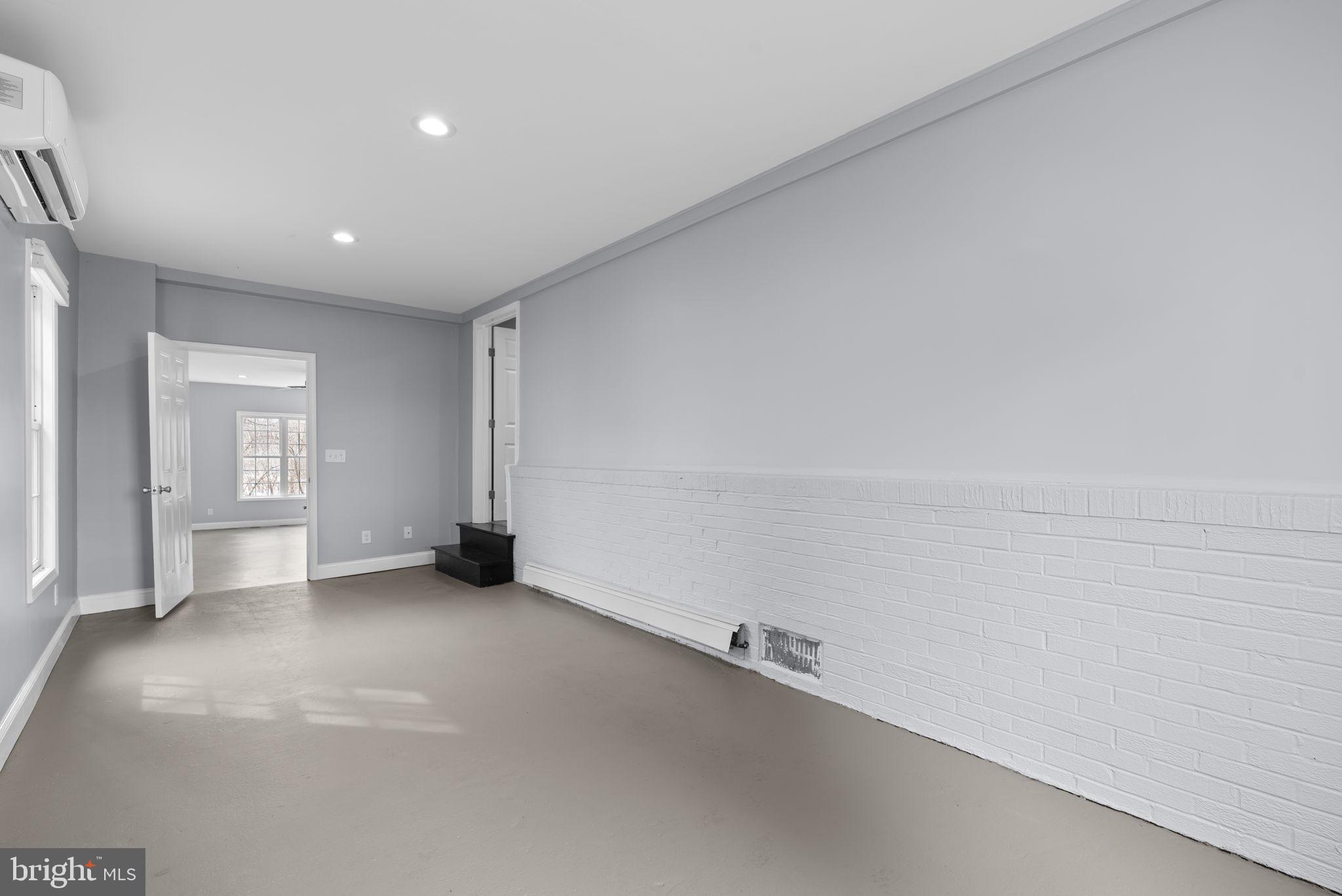 FONT HILL MANOR - Residential