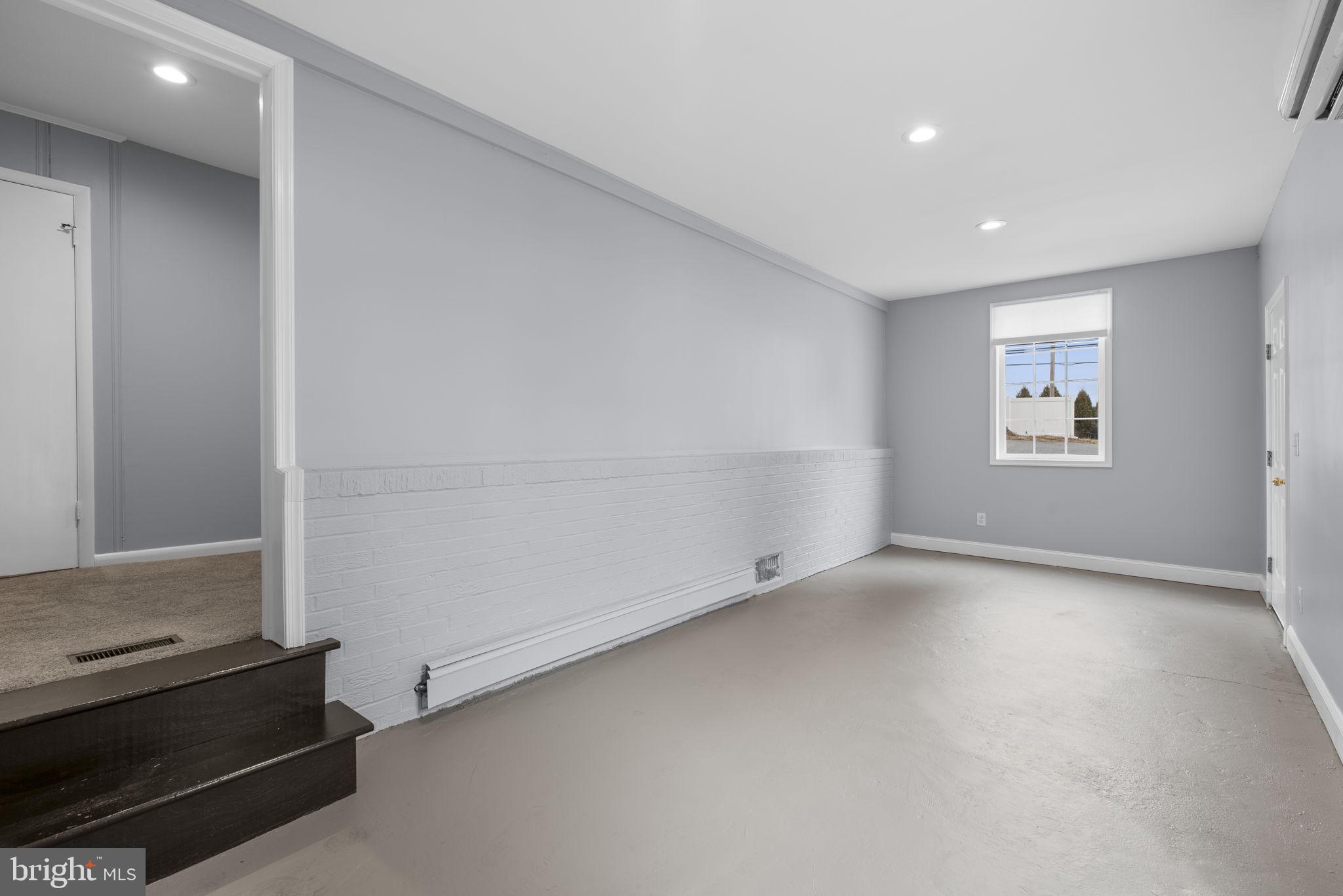 FONT HILL MANOR - Residential