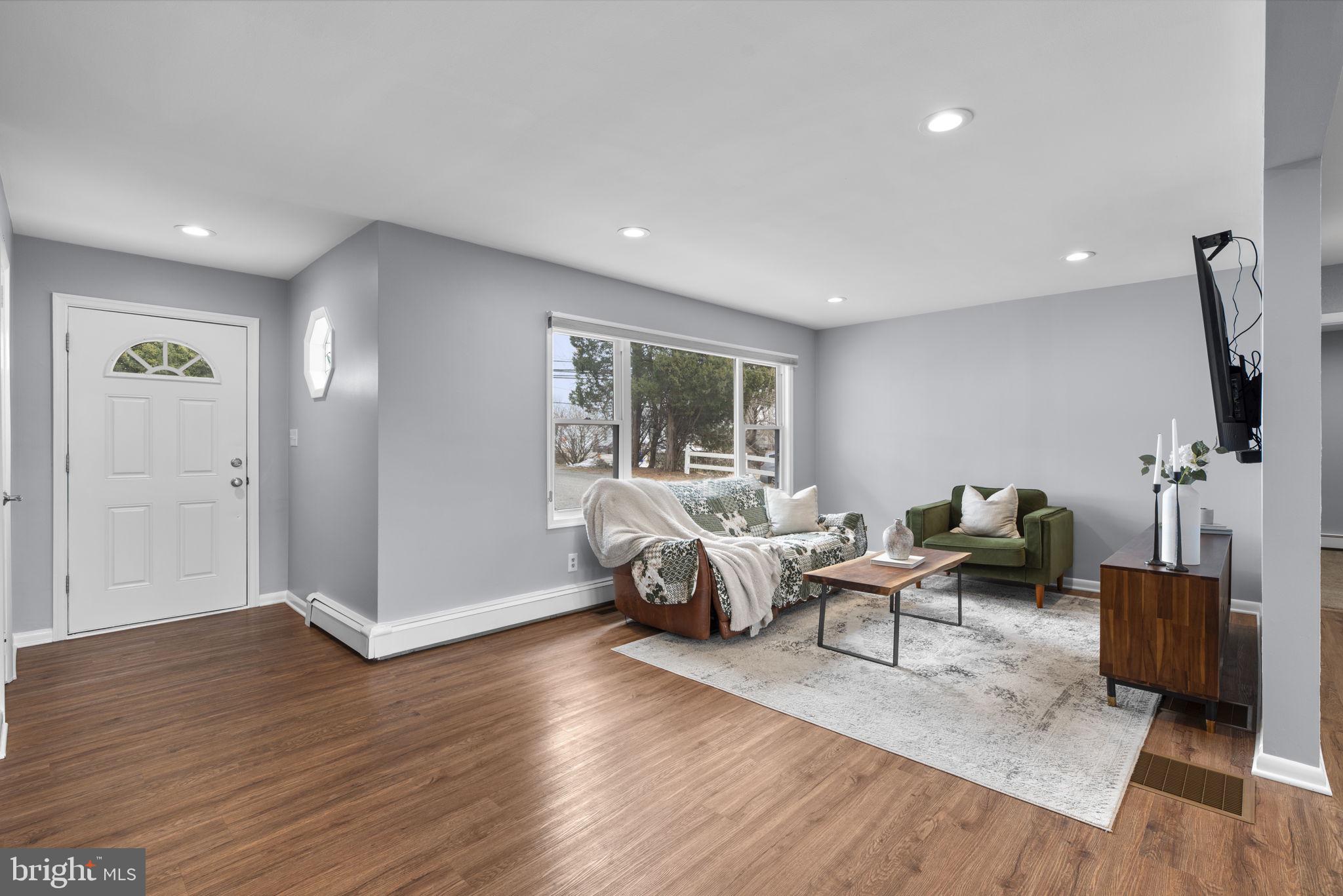 FONT HILL MANOR - Residential