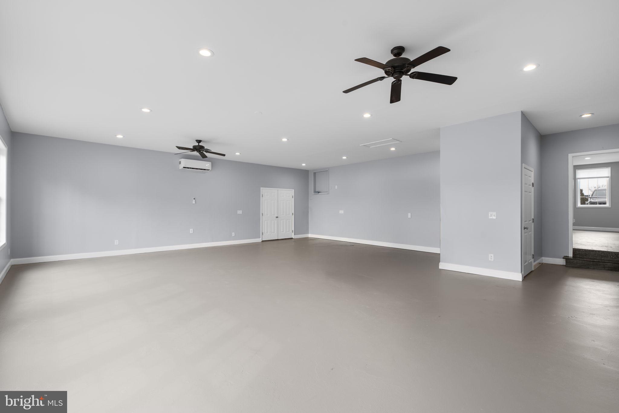 FONT HILL MANOR - Residential