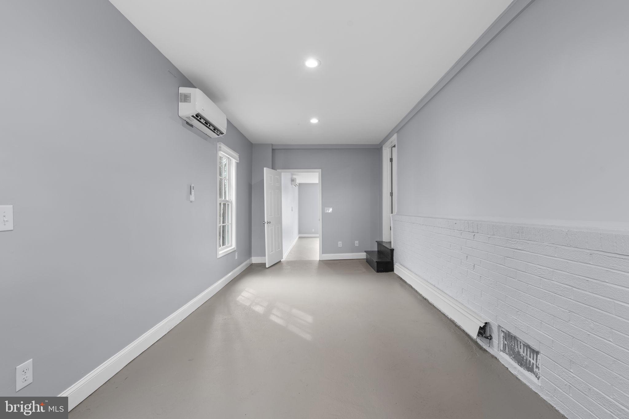 FONT HILL MANOR - Residential