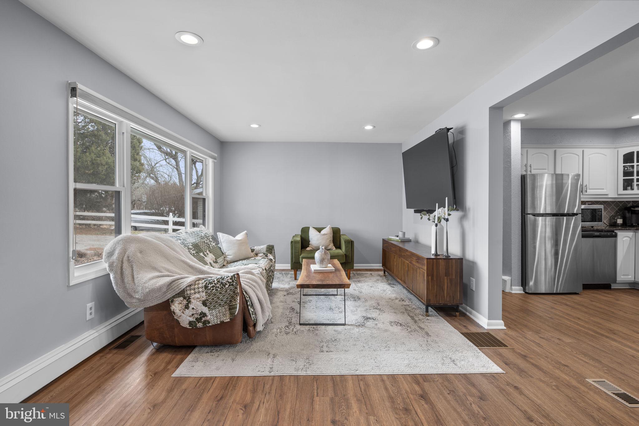 FONT HILL MANOR - Residential