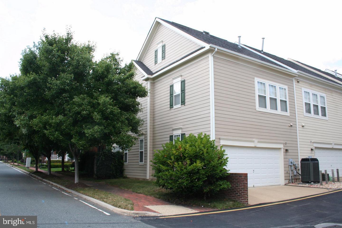 BELMONT TOWN CENTER - Residential Lease