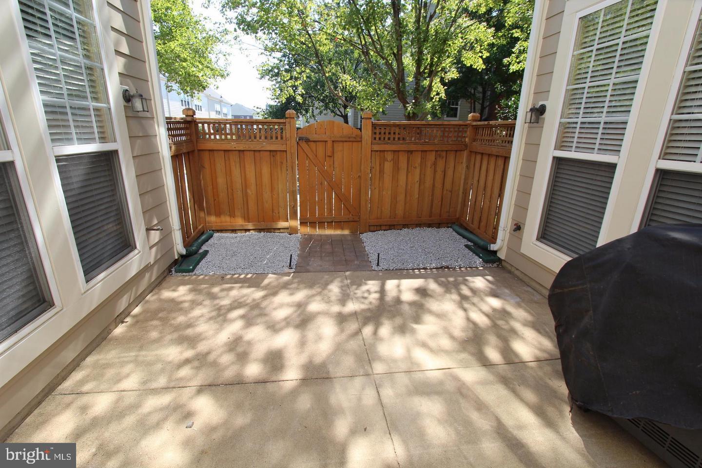 BELMONT TOWN CENTER - Residential Lease