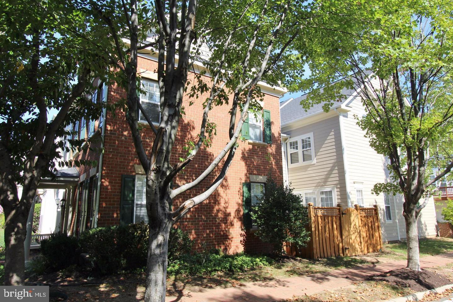 BELMONT TOWN CENTER - Residential Lease