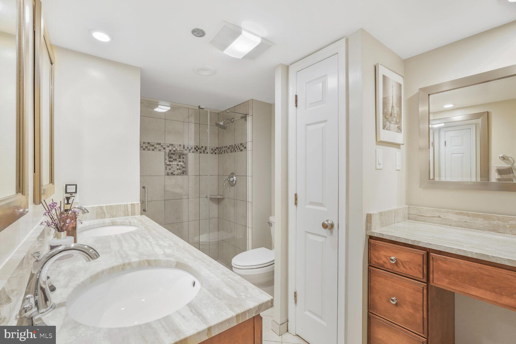 1301 N COURTHOUSE ROAD 810