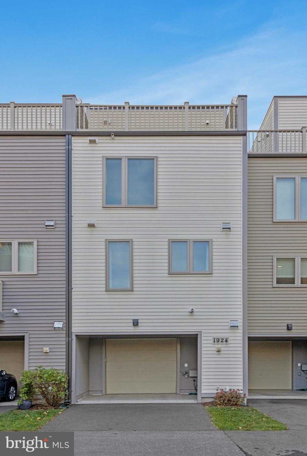 CHAPMAN ROW AT TWINBROOK METRO - Residential