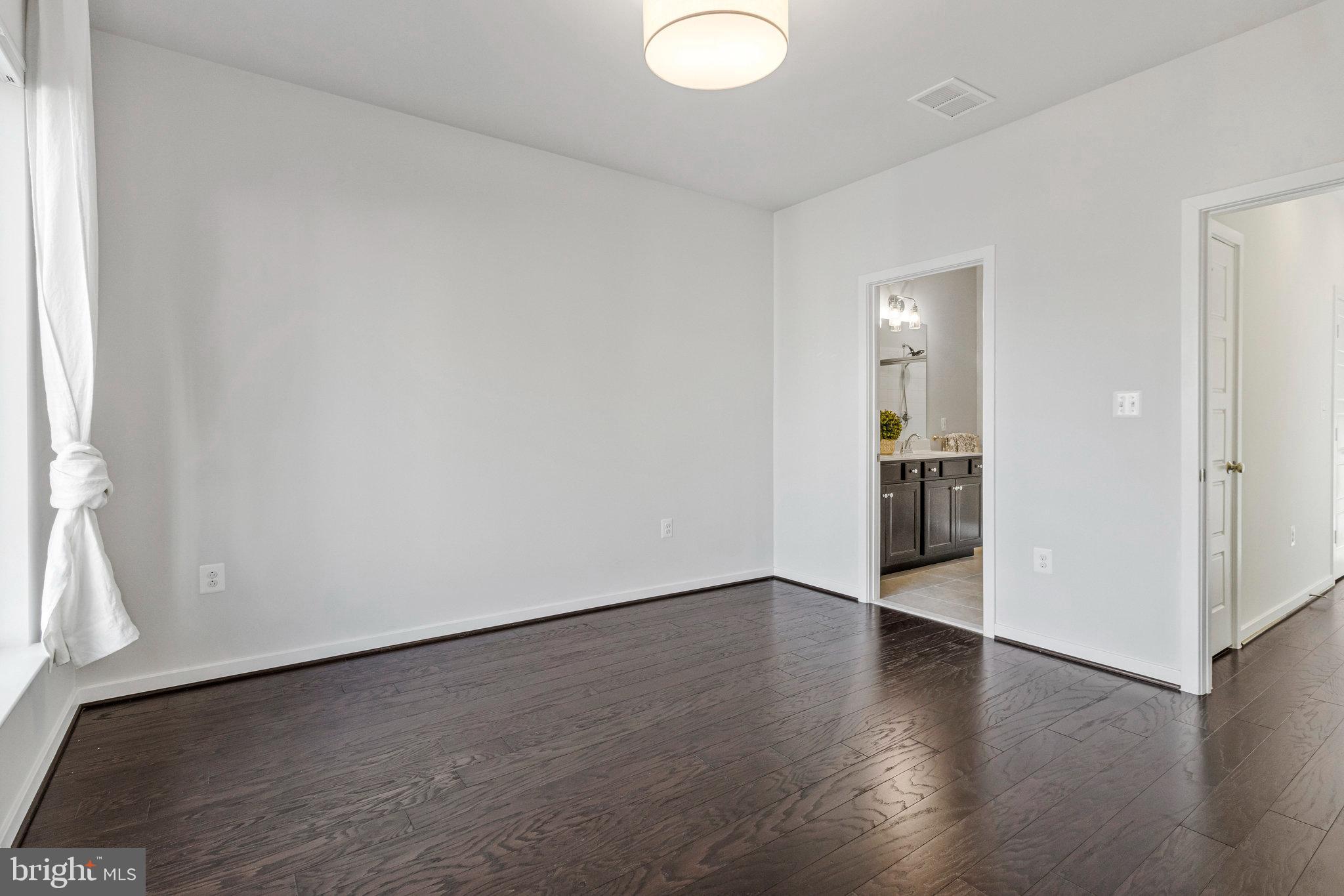 CHAPMAN ROW AT TWINBROOK METRO - Residential