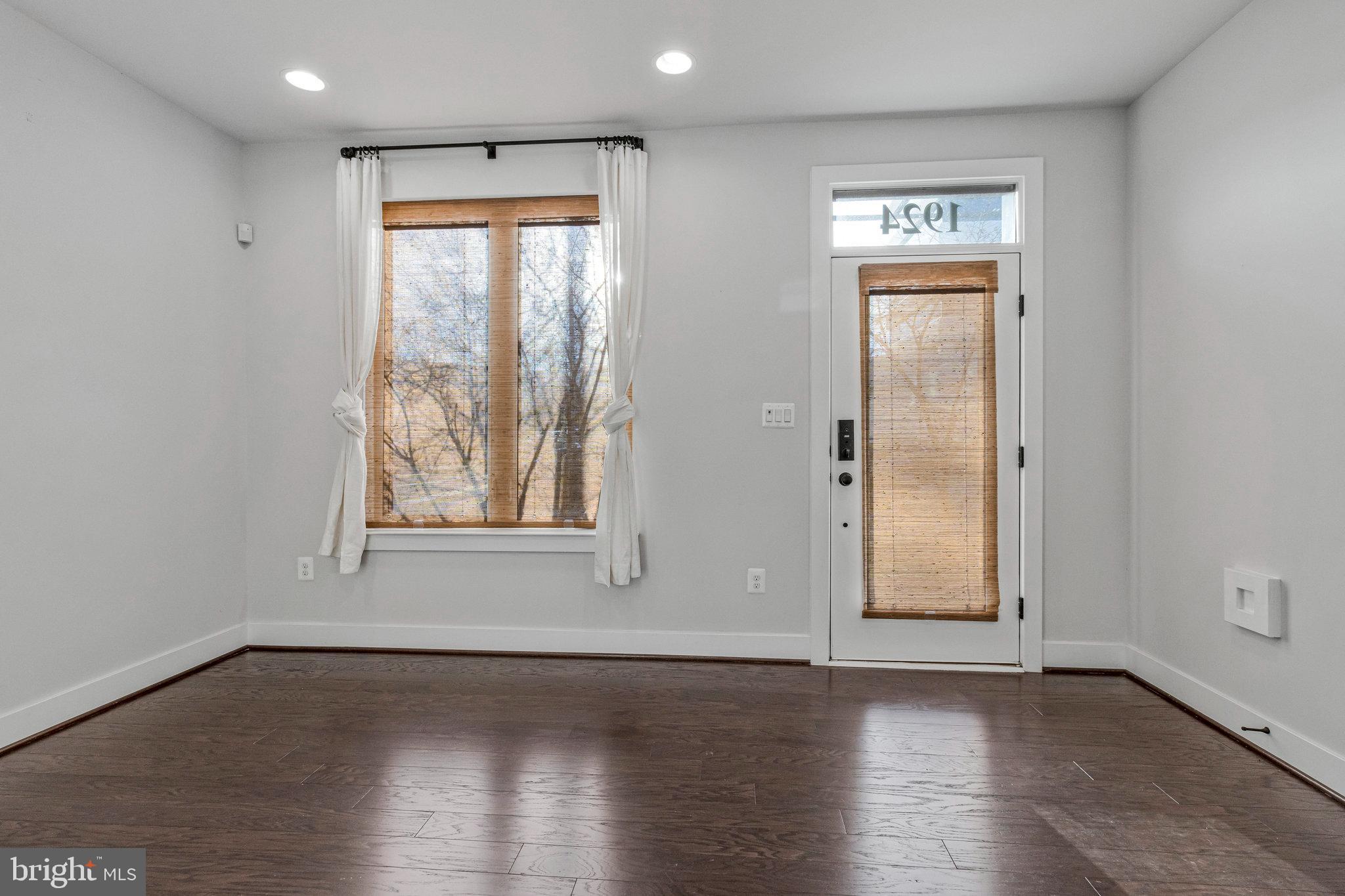 CHAPMAN ROW AT TWINBROOK METRO - Residential