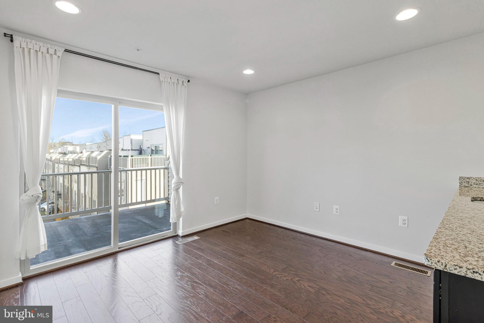 CHAPMAN ROW AT TWINBROOK METRO - Residential