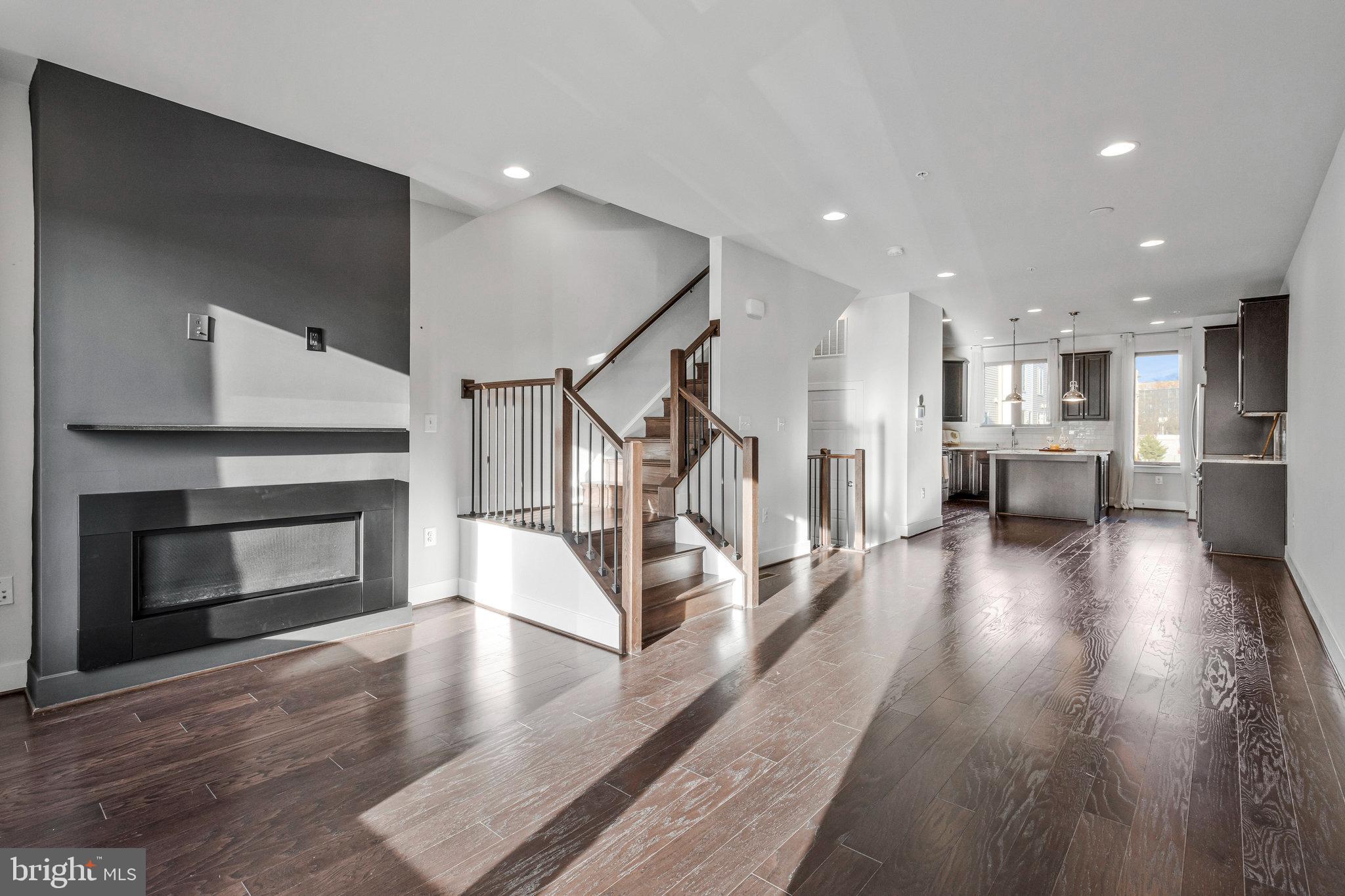 CHAPMAN ROW AT TWINBROOK METRO - Residential