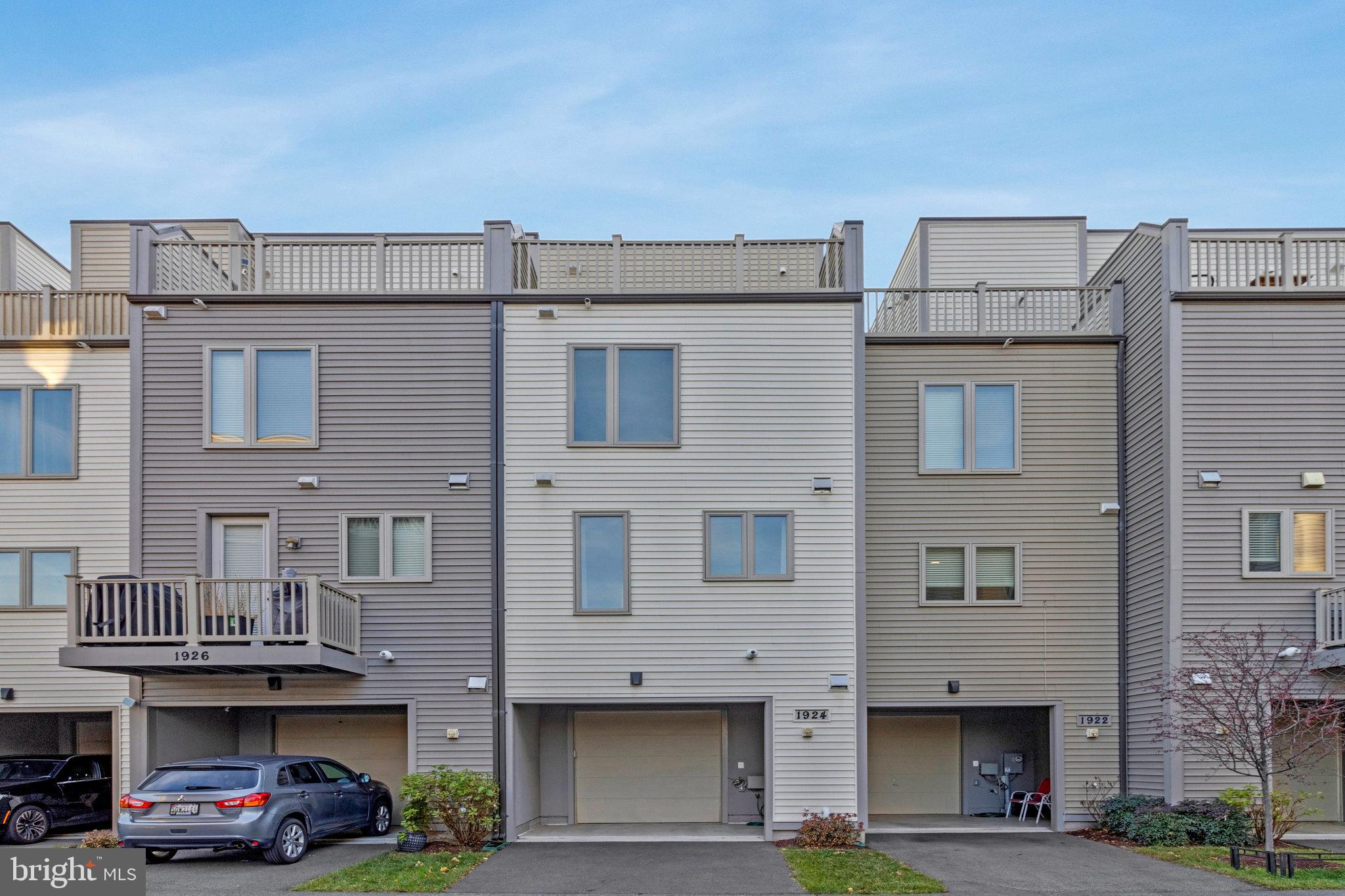 CHAPMAN ROW AT TWINBROOK METRO - Residential