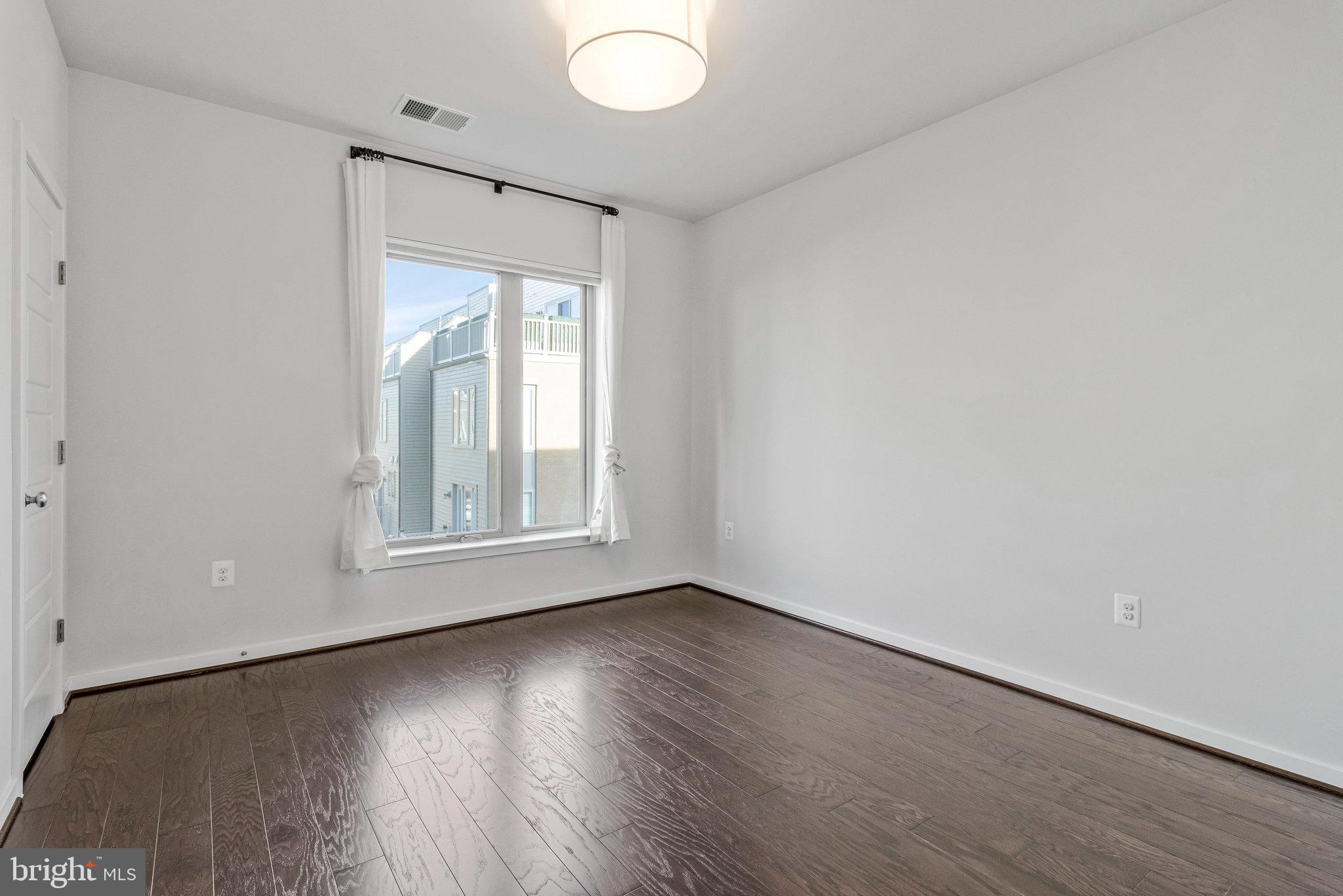 CHAPMAN ROW AT TWINBROOK METRO - Residential