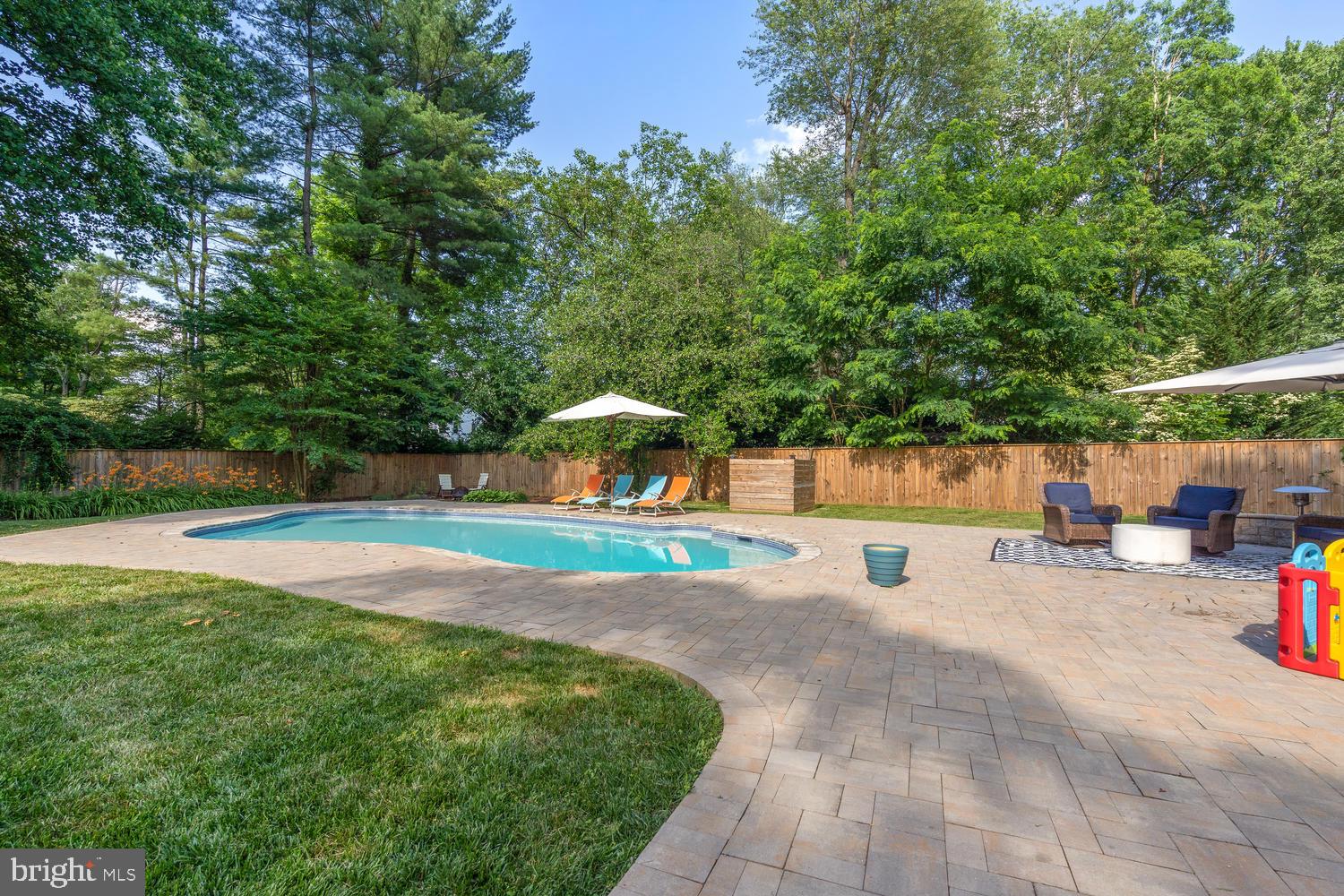 NORBECK ESTATES - Residential