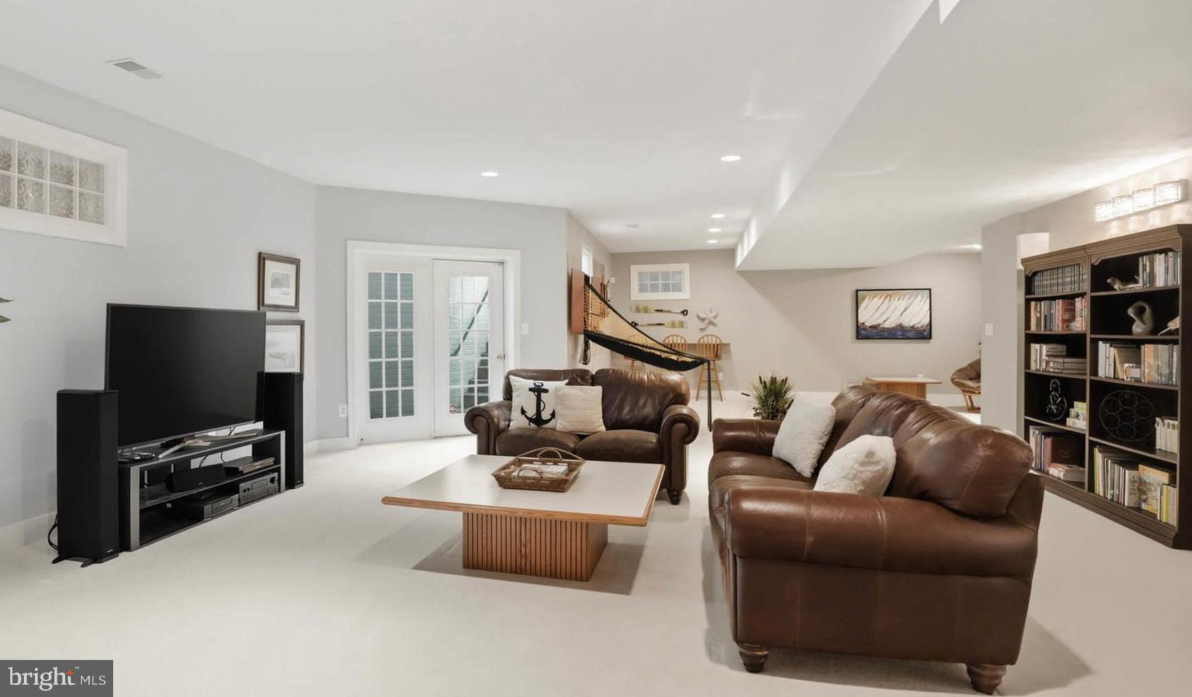 SOUTH RIVER COLONY - Residential