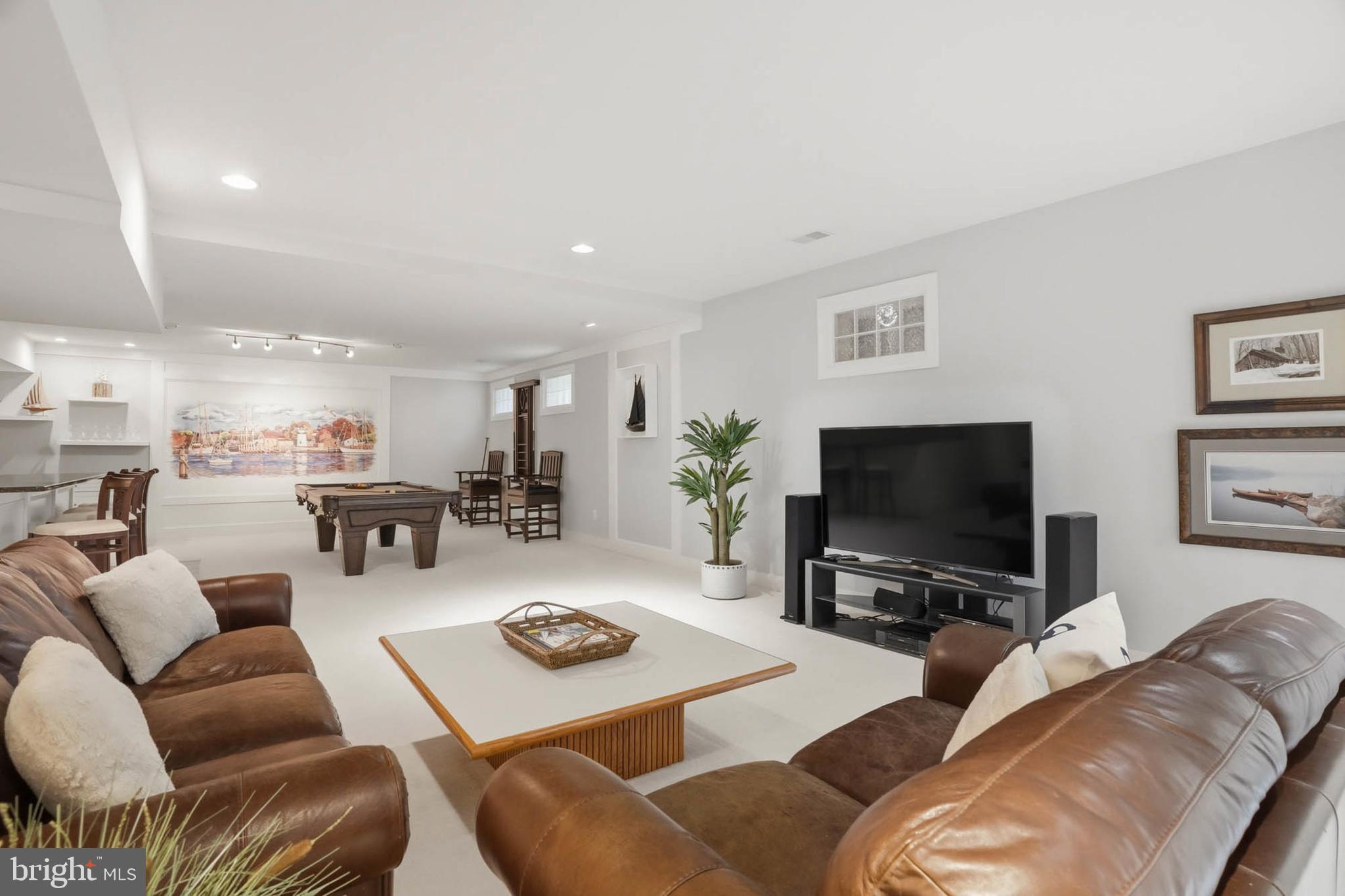 SOUTH RIVER COLONY - Residential