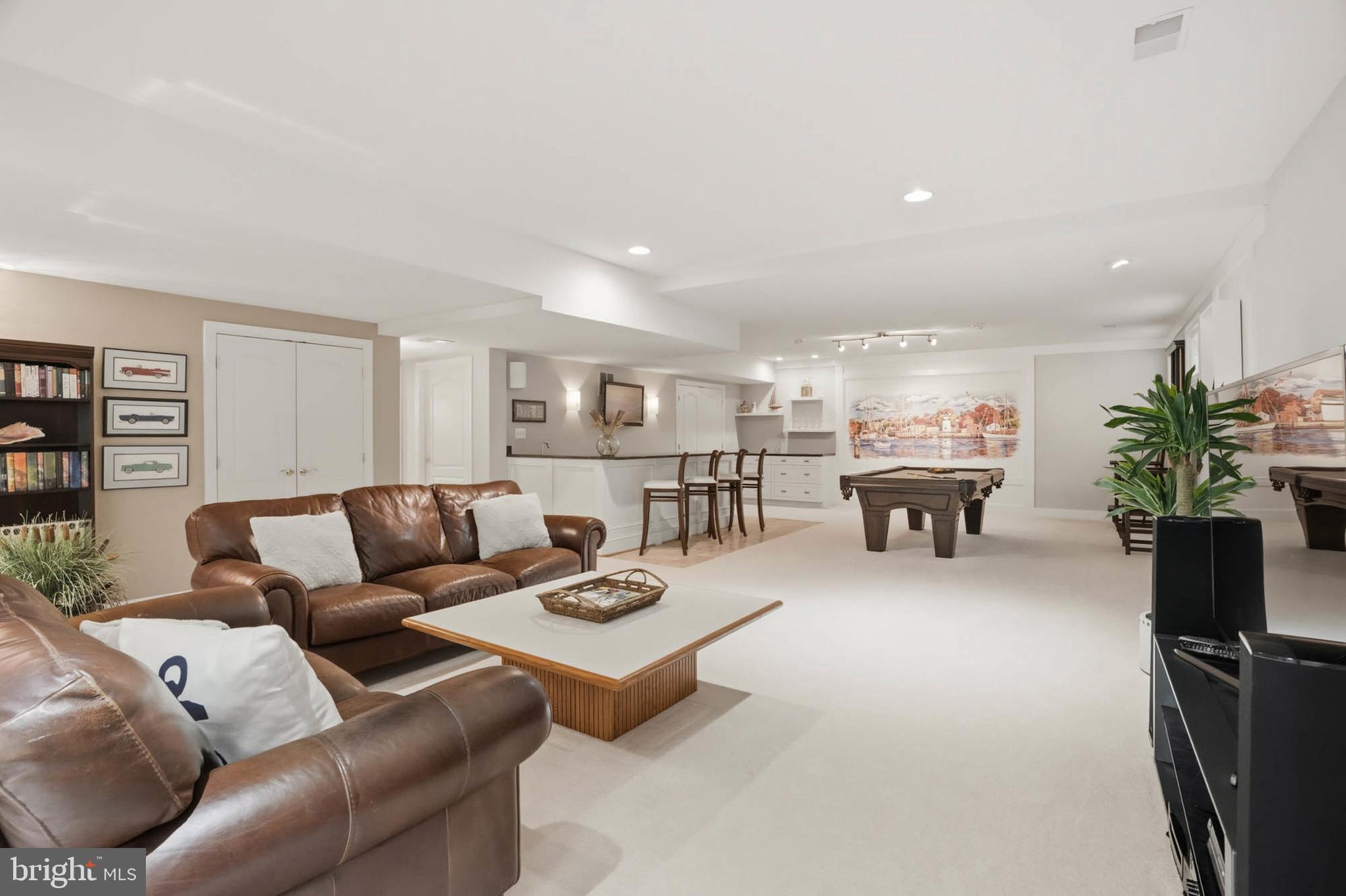 SOUTH RIVER COLONY - Residential