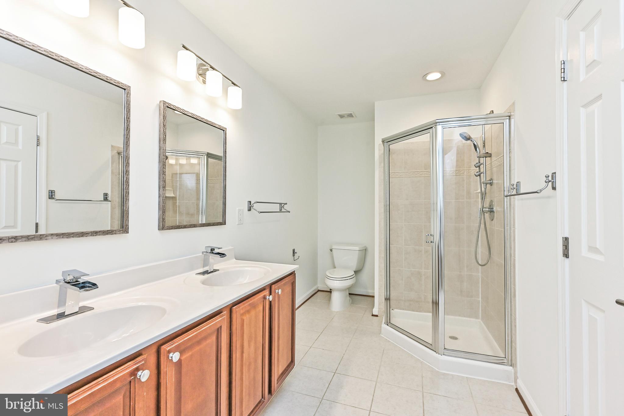 WILLOW OAKS AT FAIR LAKES - Residential Lease