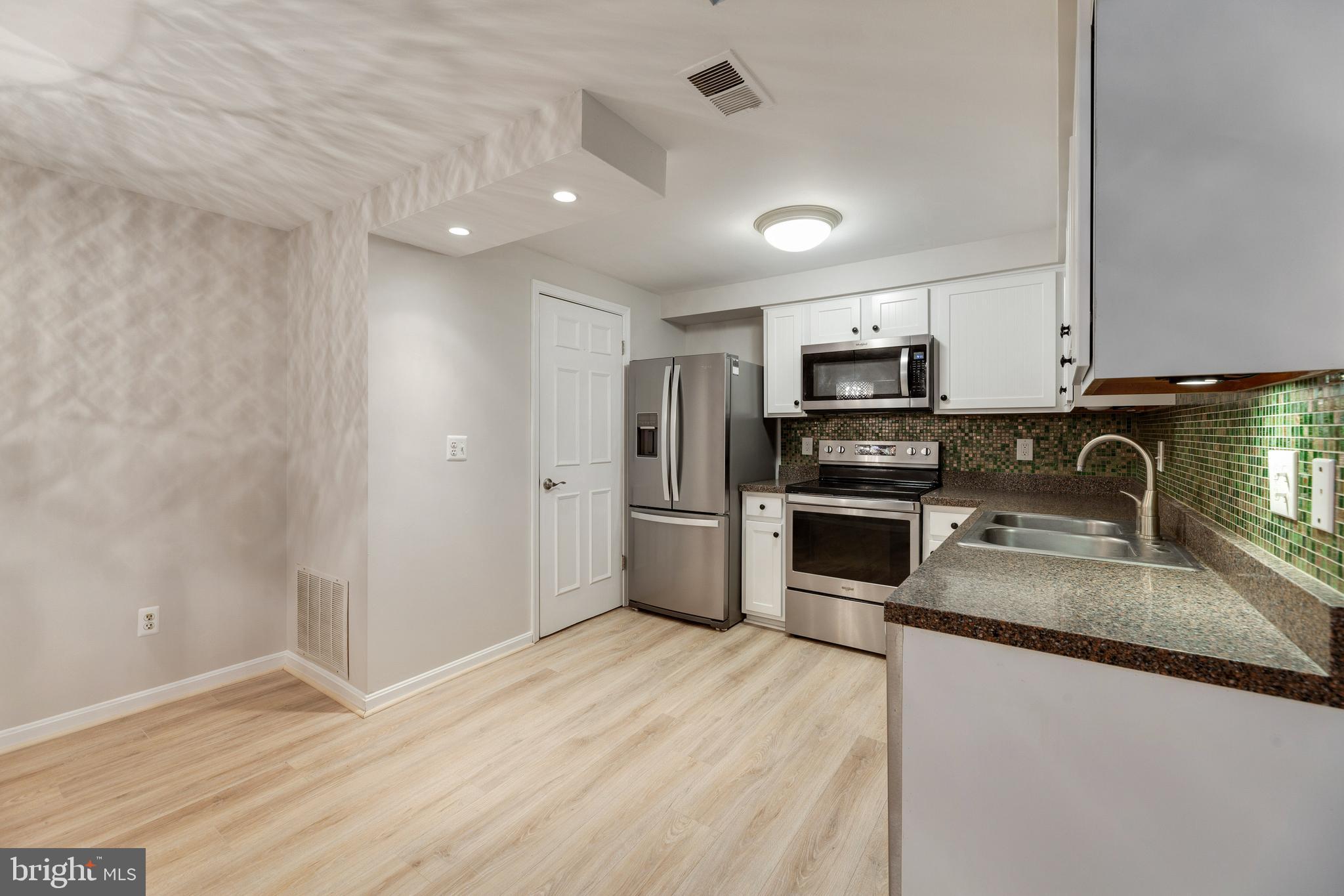 ESSEX HOUSE - Residential