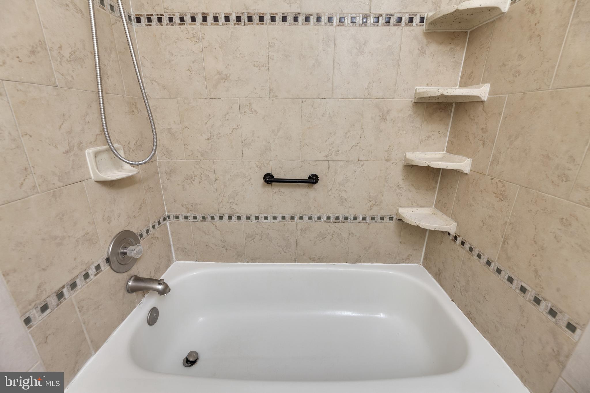 ESSEX HOUSE - Residential