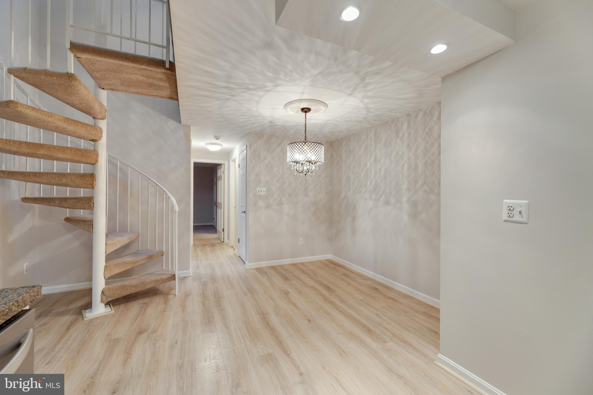 ESSEX HOUSE - Residential