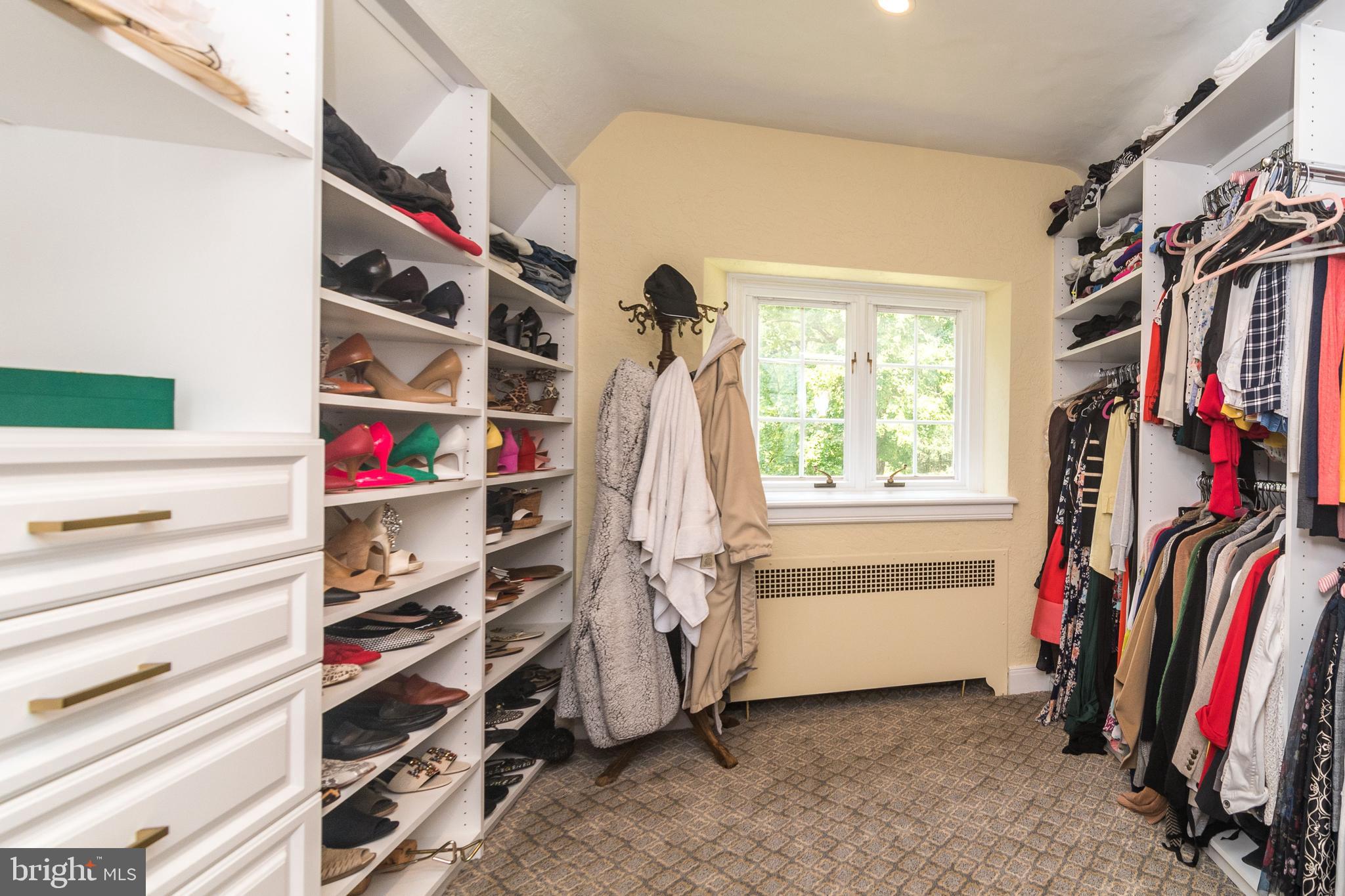 DELAVUE MANOR - Residential