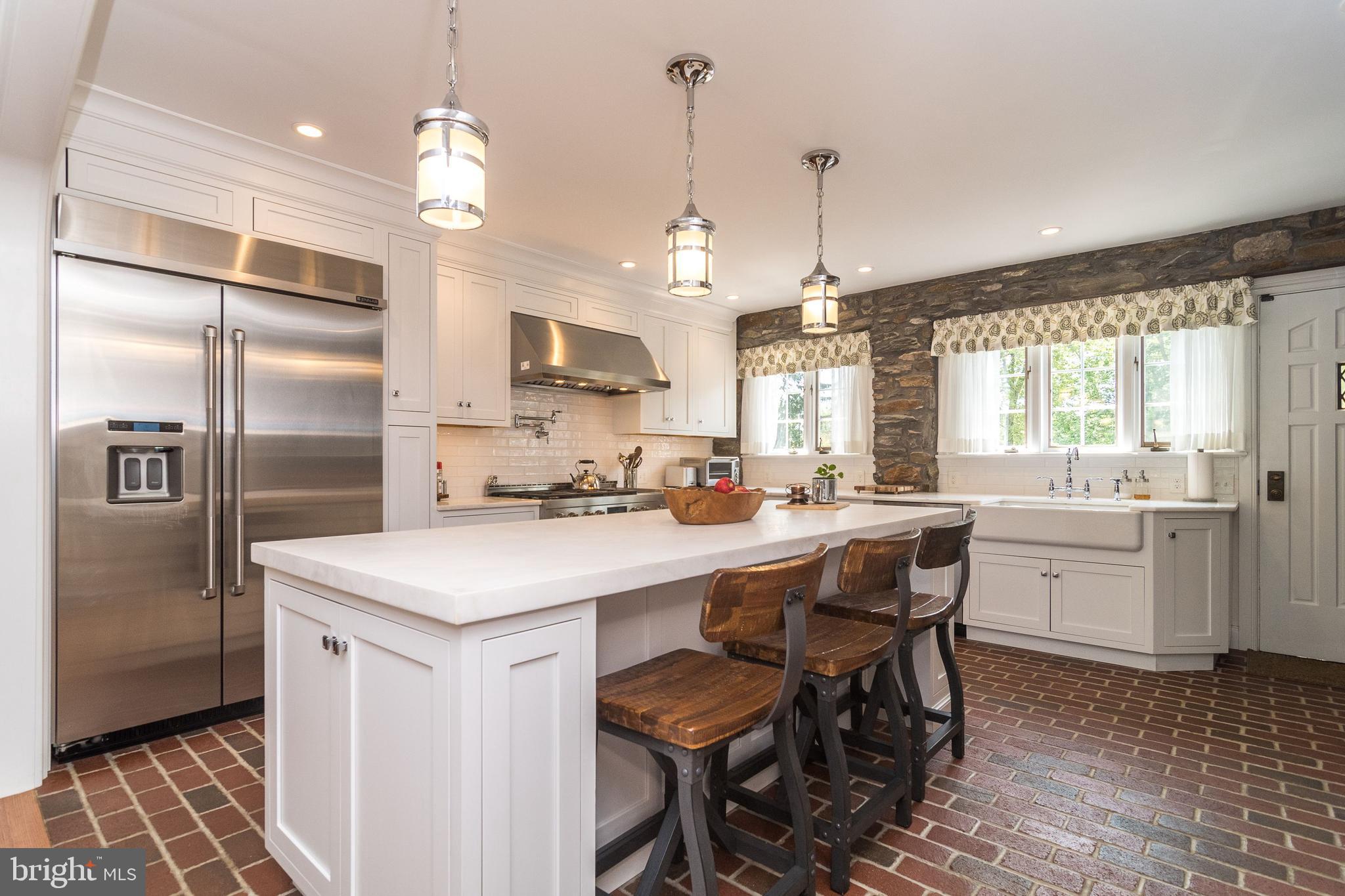 DELAVUE MANOR - Residential