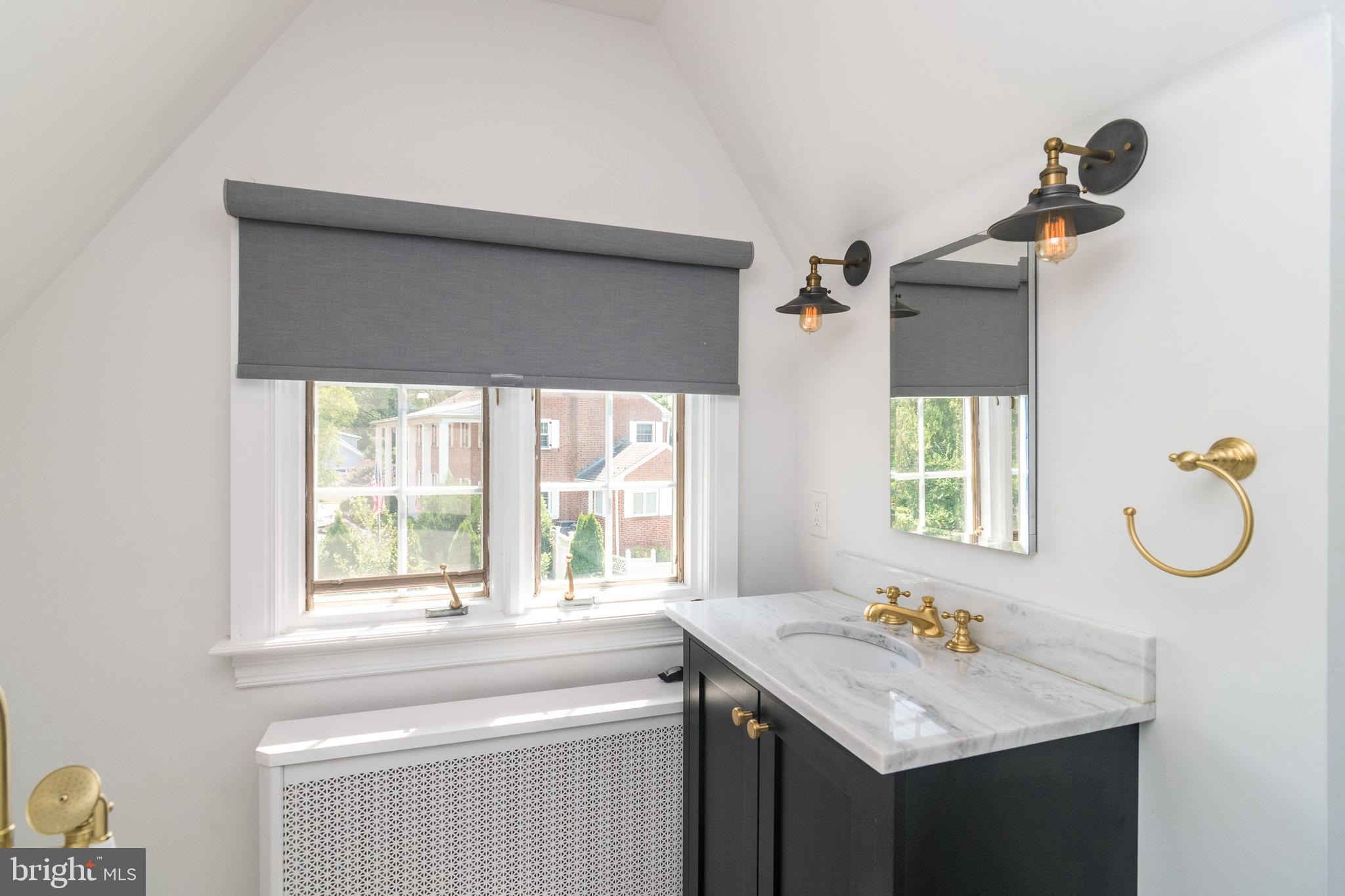 DELAVUE MANOR - Residential