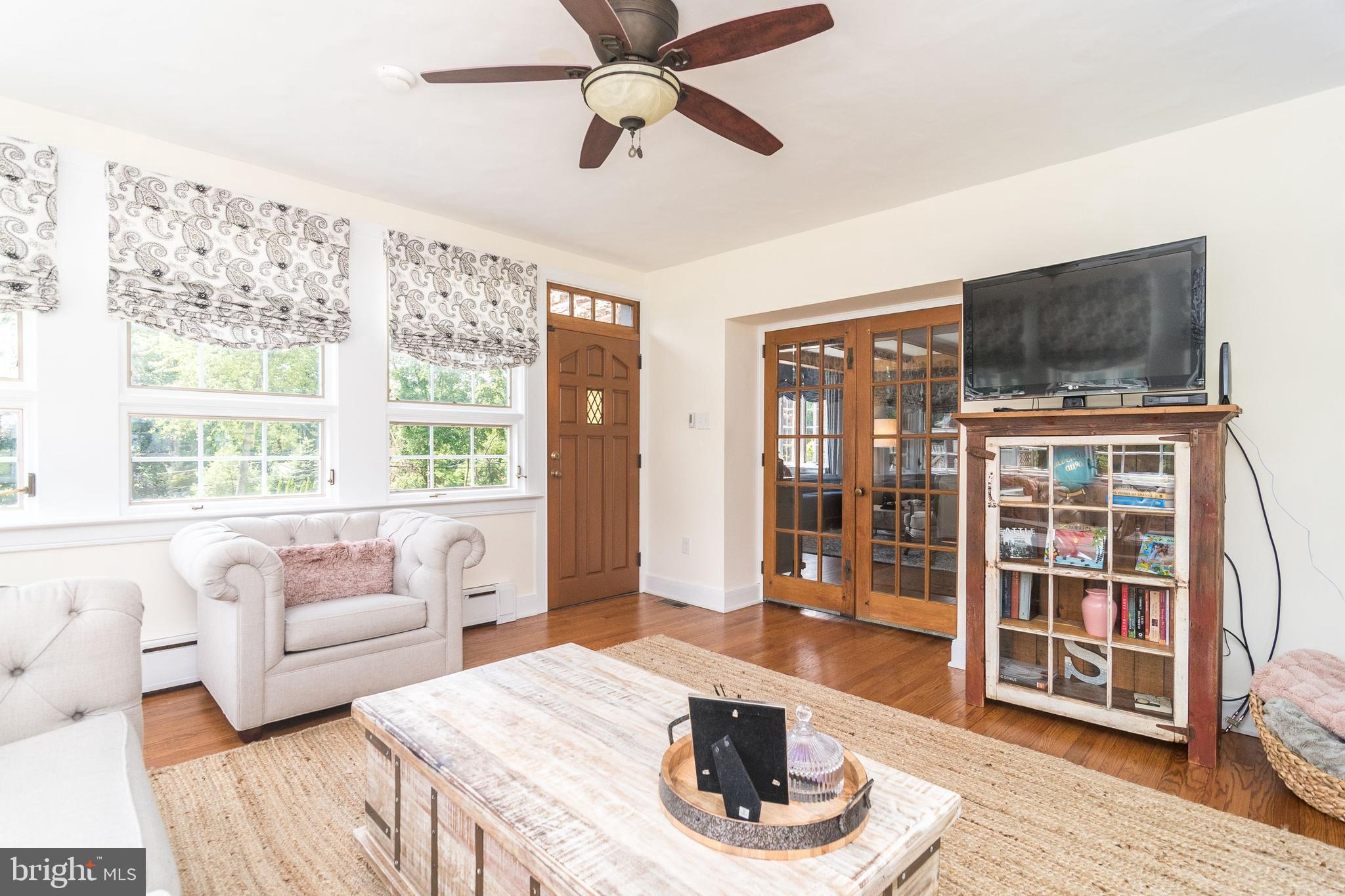 DELAVUE MANOR - Residential