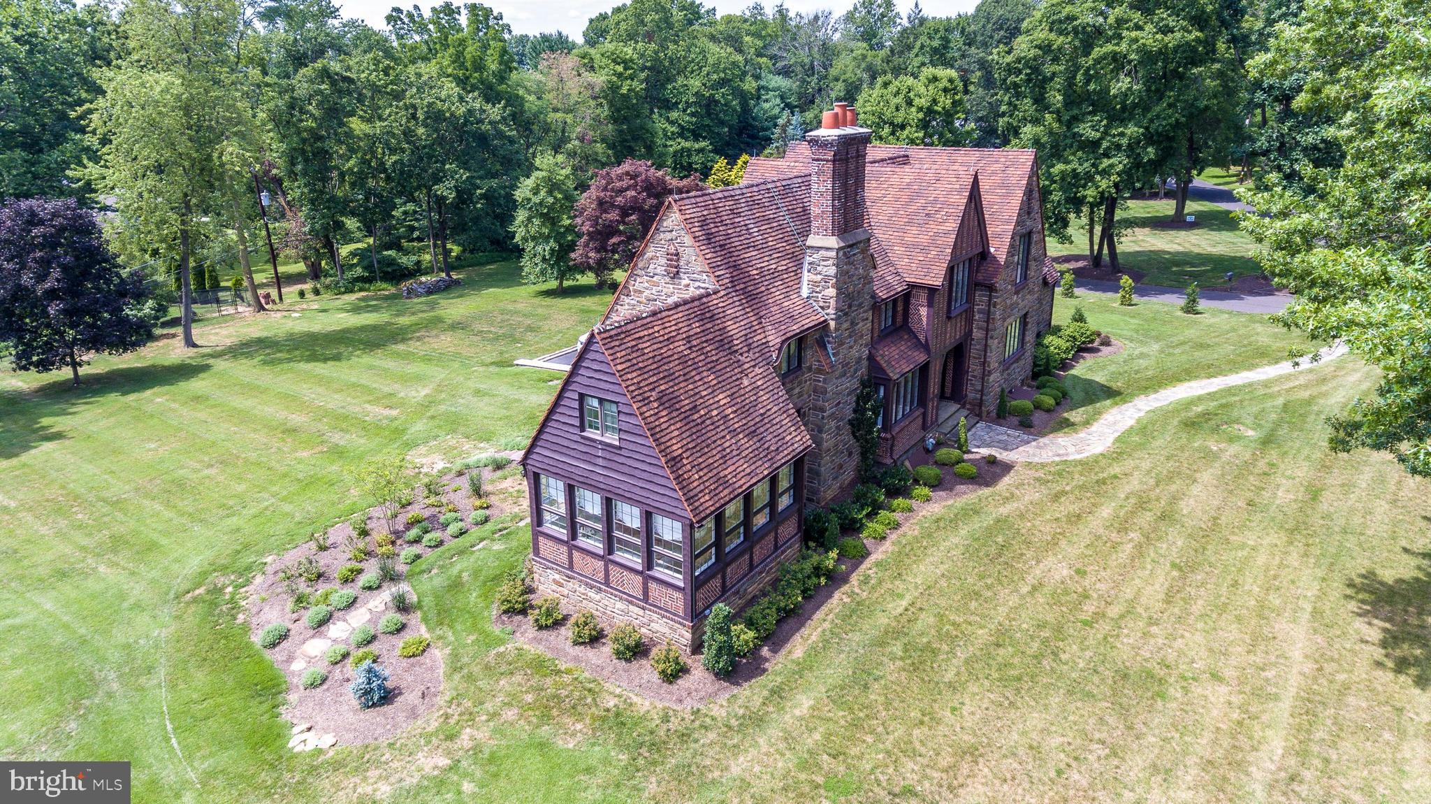 DELAVUE MANOR - Residential