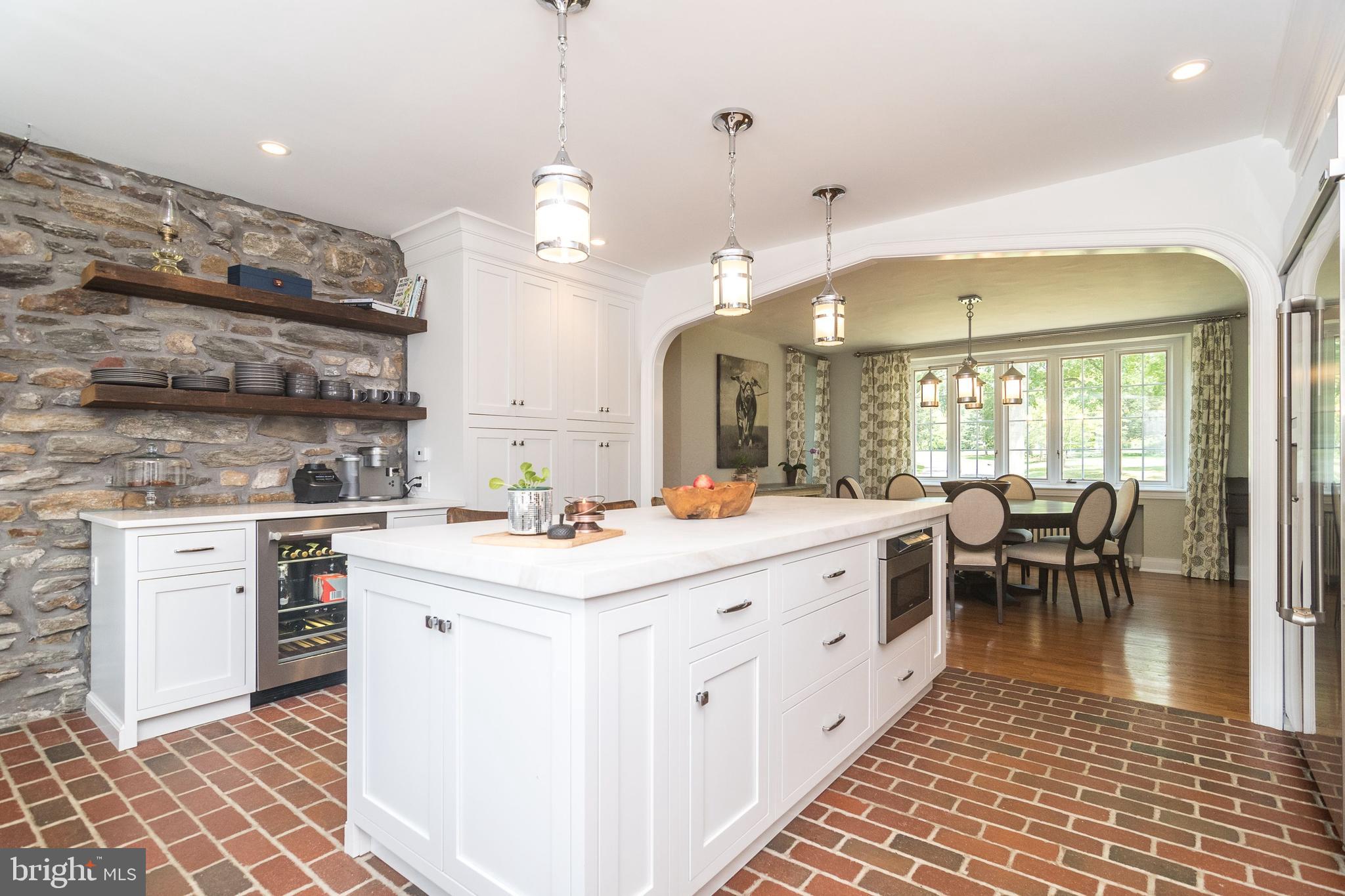 DELAVUE MANOR - Residential