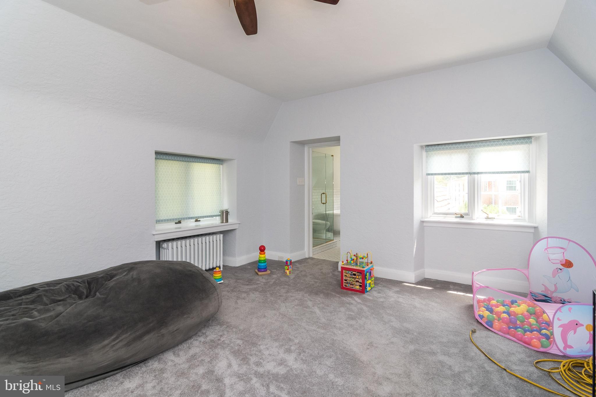 DELAVUE MANOR - Residential