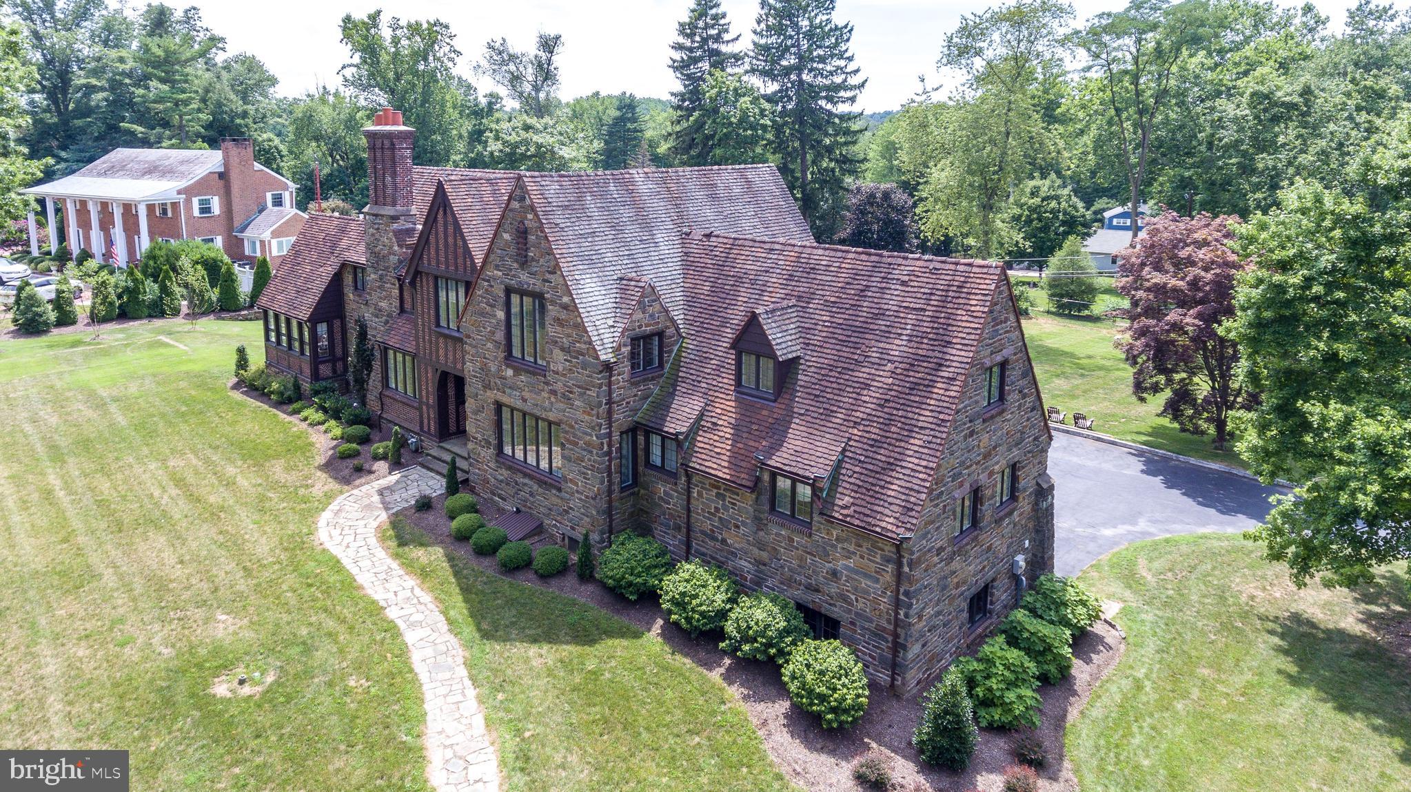 DELAVUE MANOR - Residential