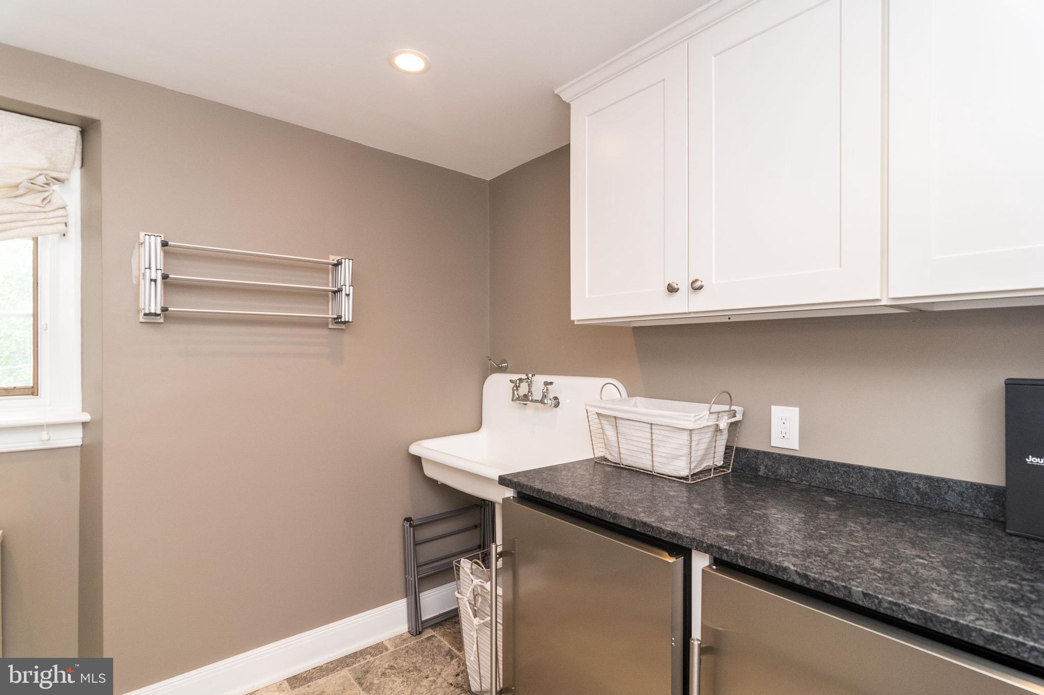 DELAVUE MANOR - Residential