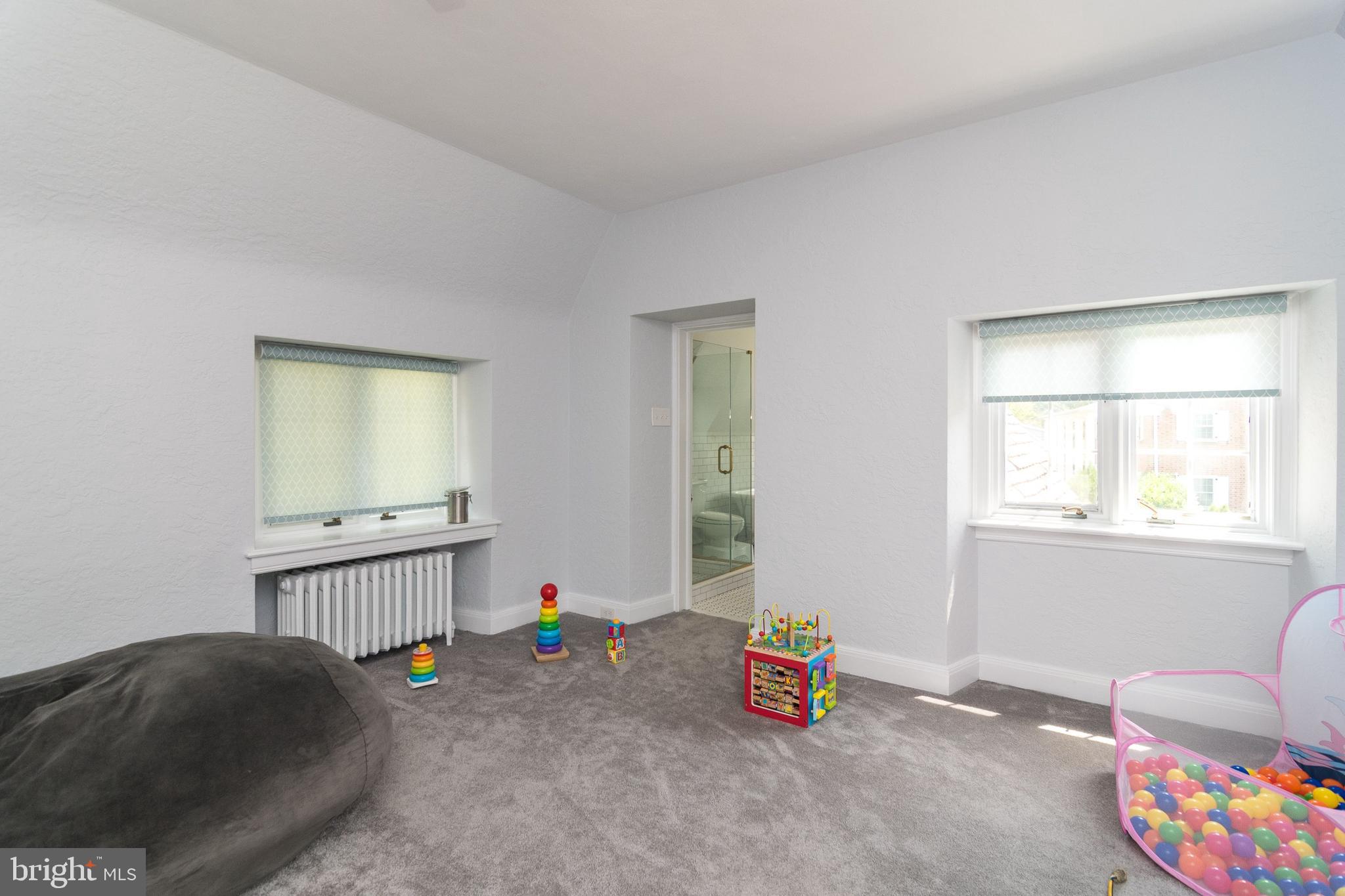 DELAVUE MANOR - Residential