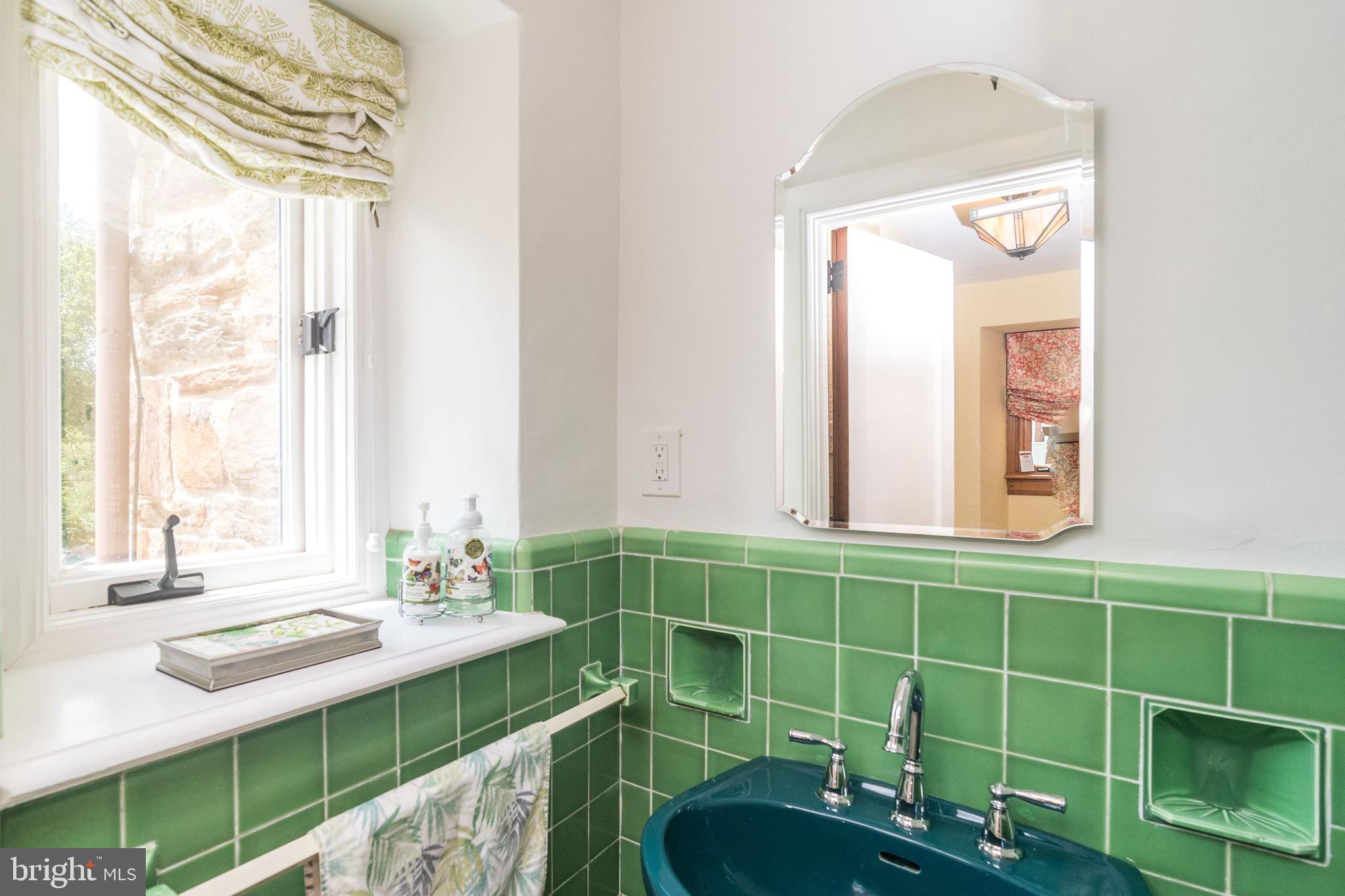 DELAVUE MANOR - Residential