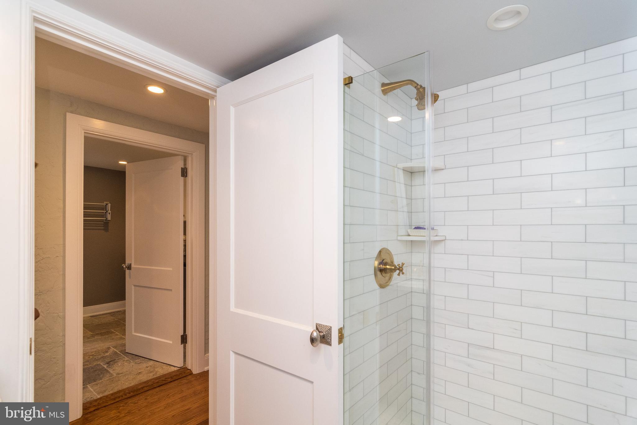 DELAVUE MANOR - Residential