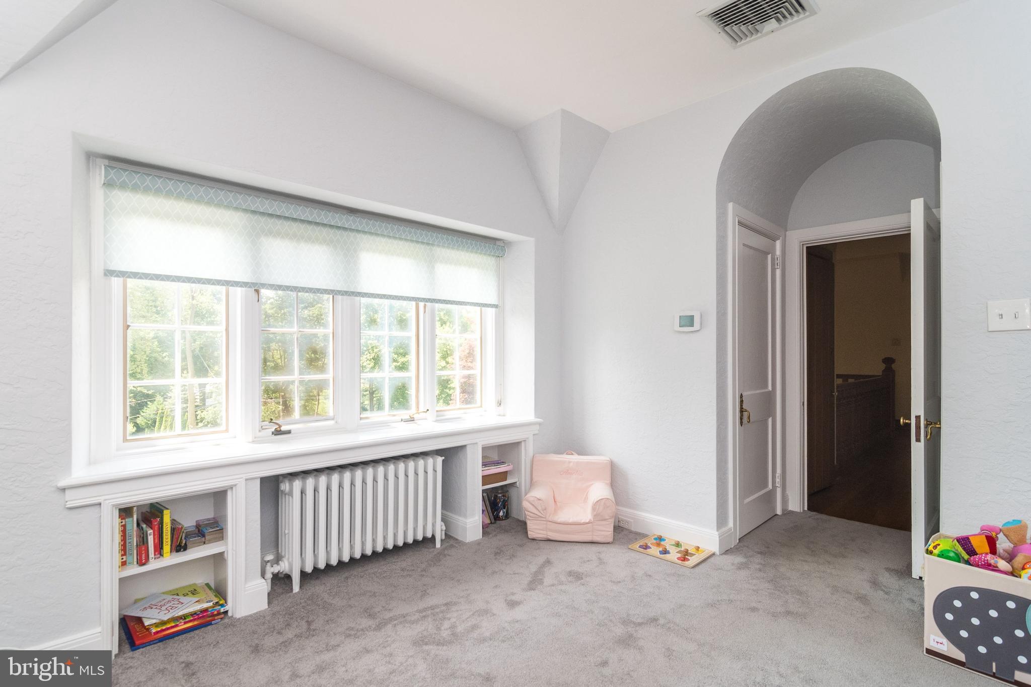 DELAVUE MANOR - Residential