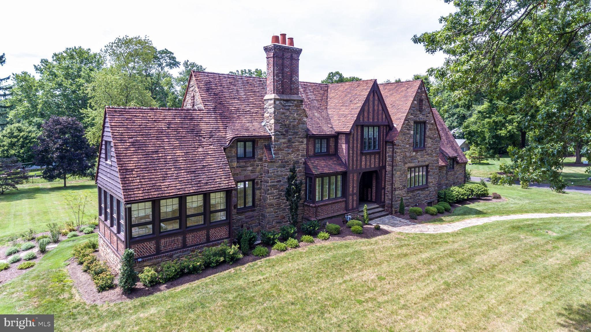 DELAVUE MANOR - Residential