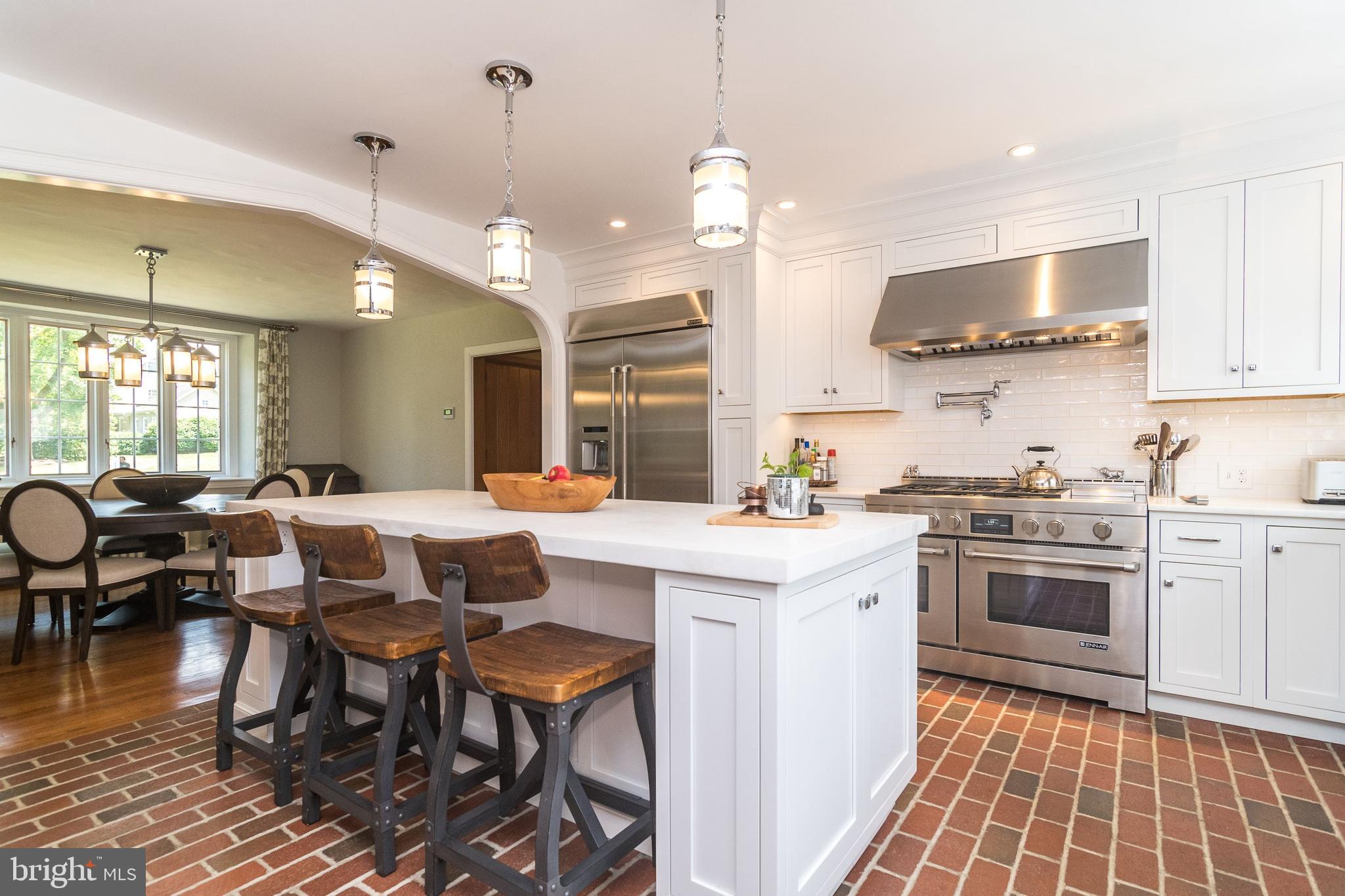 DELAVUE MANOR - Residential