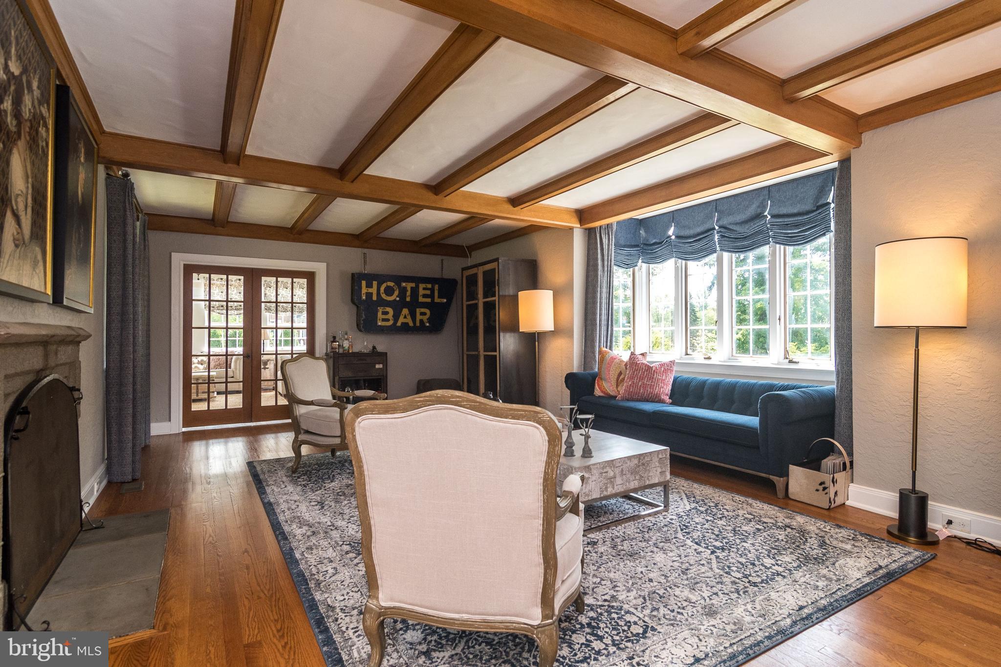 DELAVUE MANOR - Residential