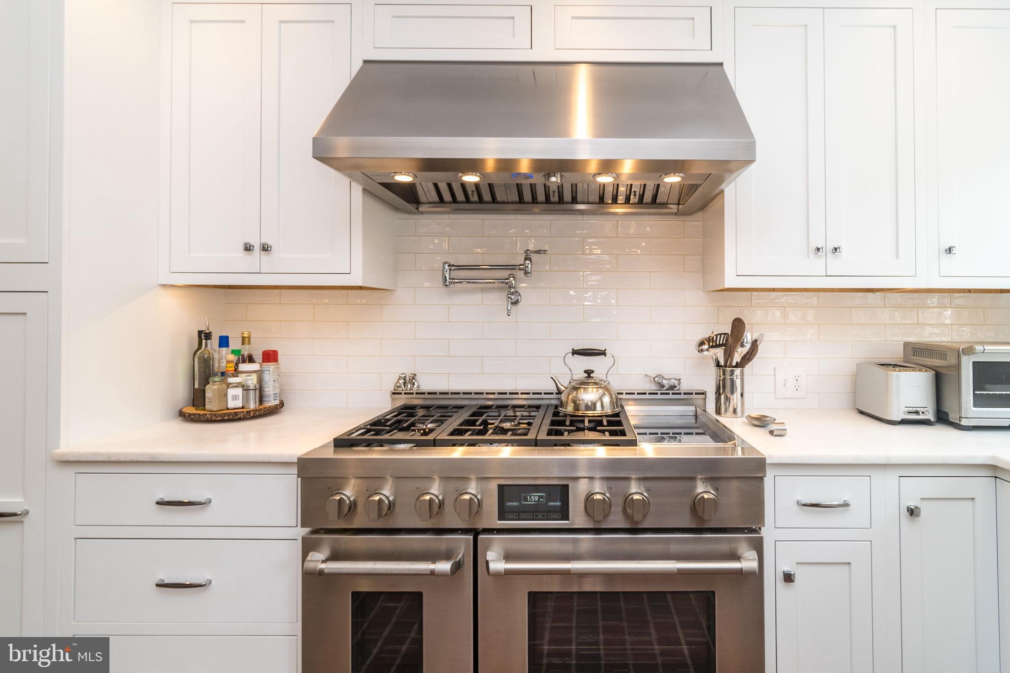 DELAVUE MANOR - Residential