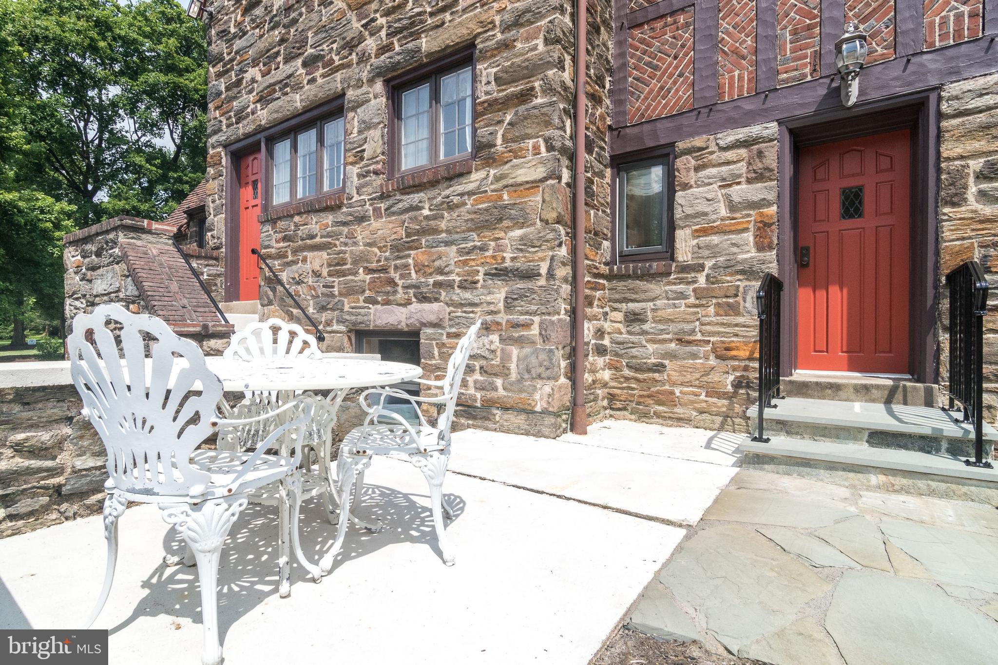 DELAVUE MANOR - Residential